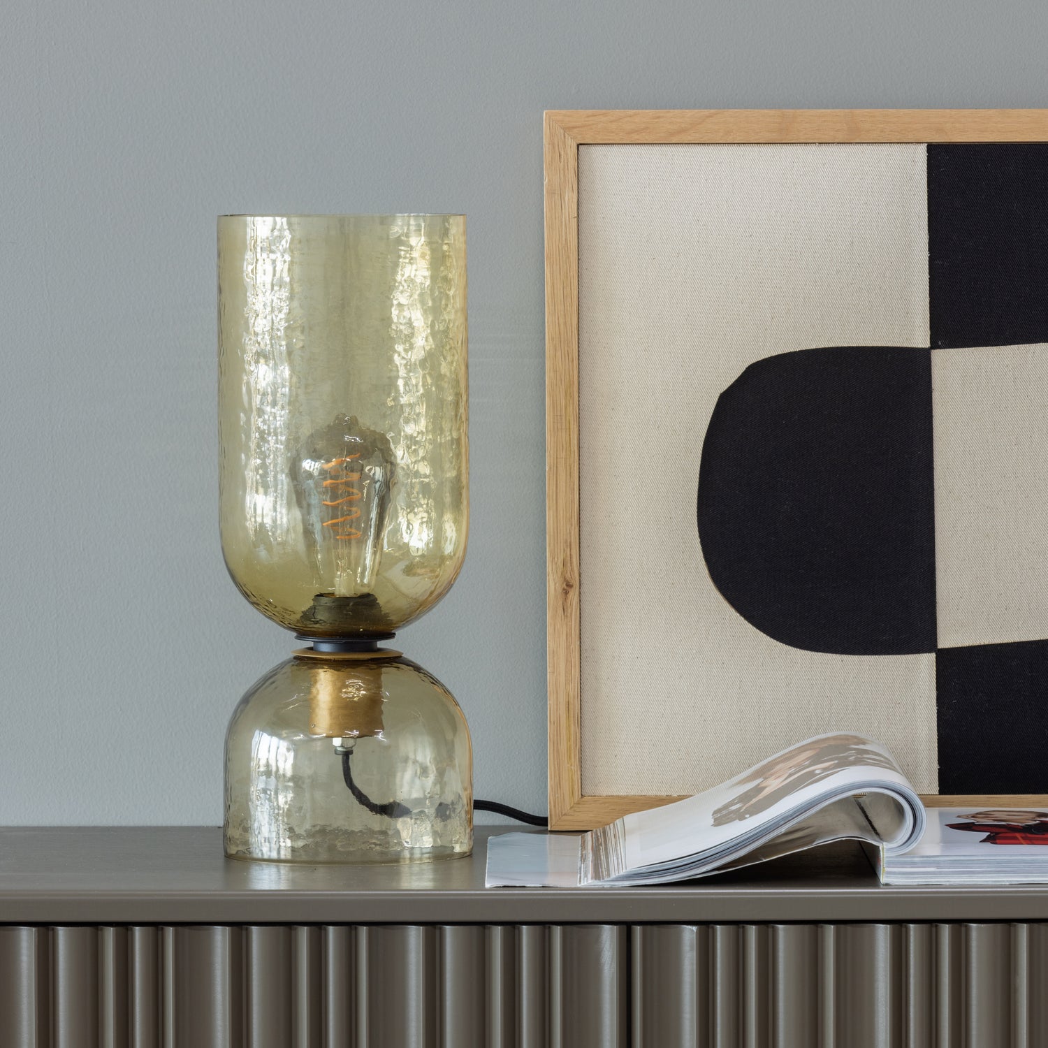 375035-N-01_SF_ES_Gigi_tafellamp_gehamerd_glas_naturel.jpg?auto=webp&format=png&width=1500&height=1500