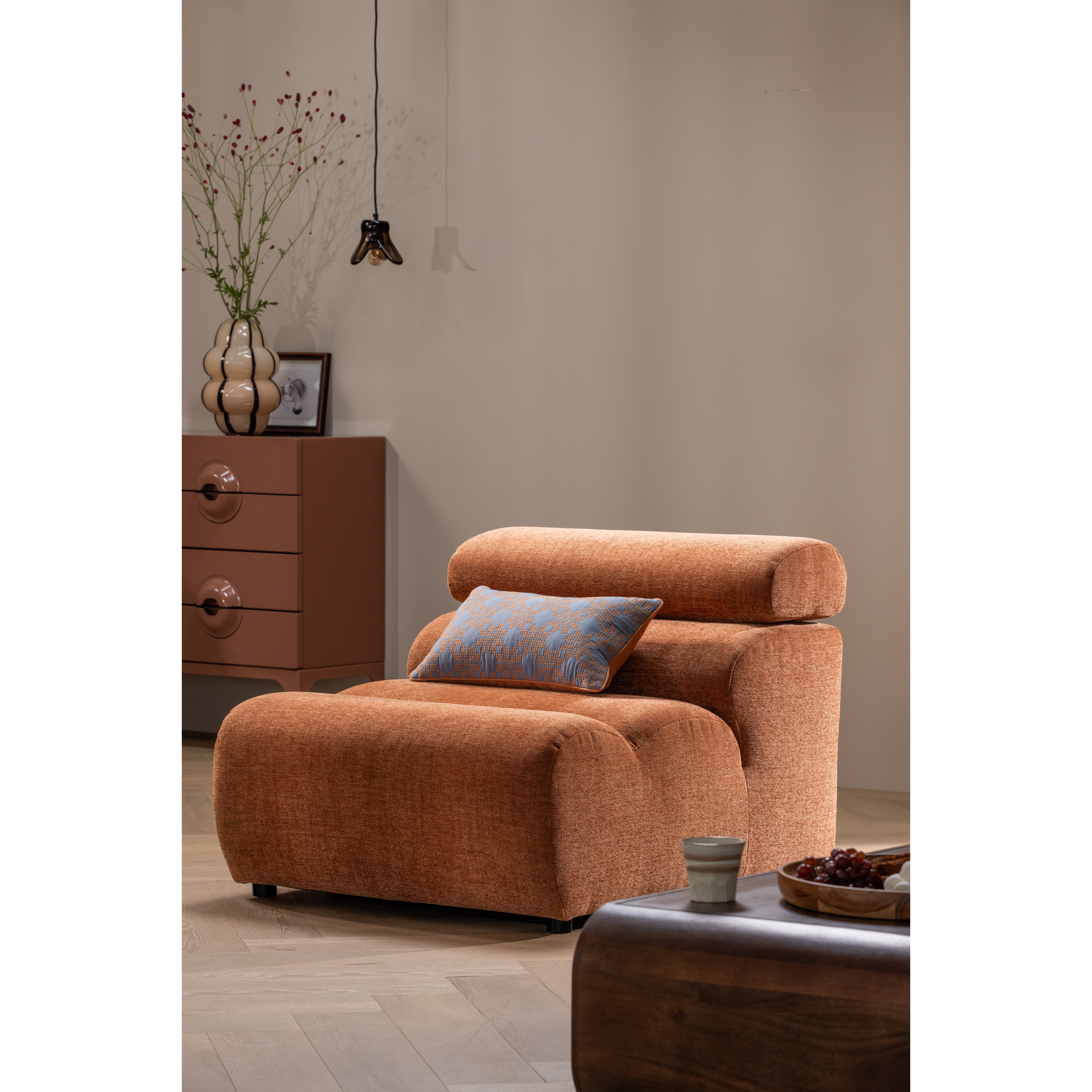 377598-B-377478-N-377565-NB-377662-OM-02_SF_WP_Novi_1-zits_Loan_kussens_Merge_ladekast_Kency_vaas_Elle_hanglamp.png?auto=webp&format=png&width=1500&height=1500