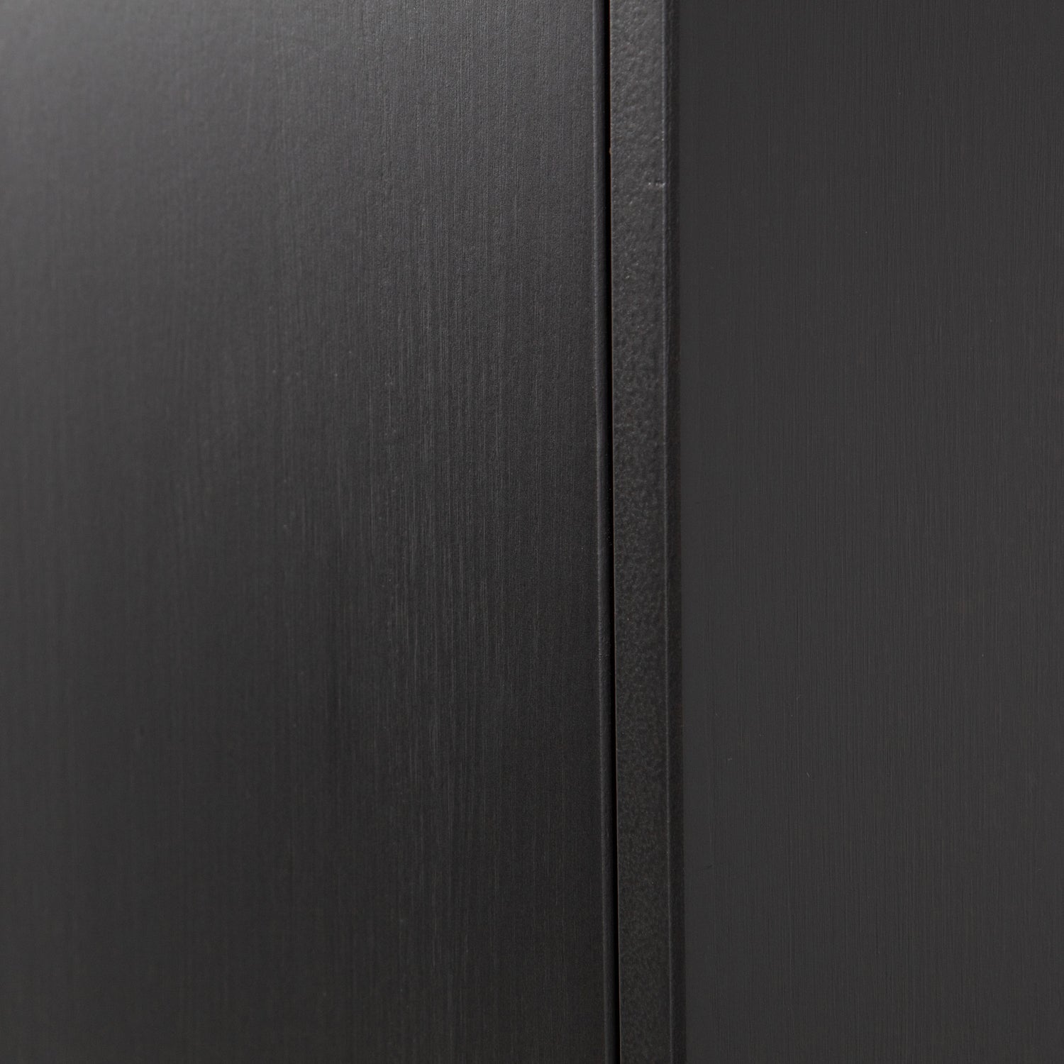 375472-Z-01_VS_FA_Teun_opbergkast_grenen_diep_zwart_detail.jpg?auto=webp&format=png&width=1500&height=1500