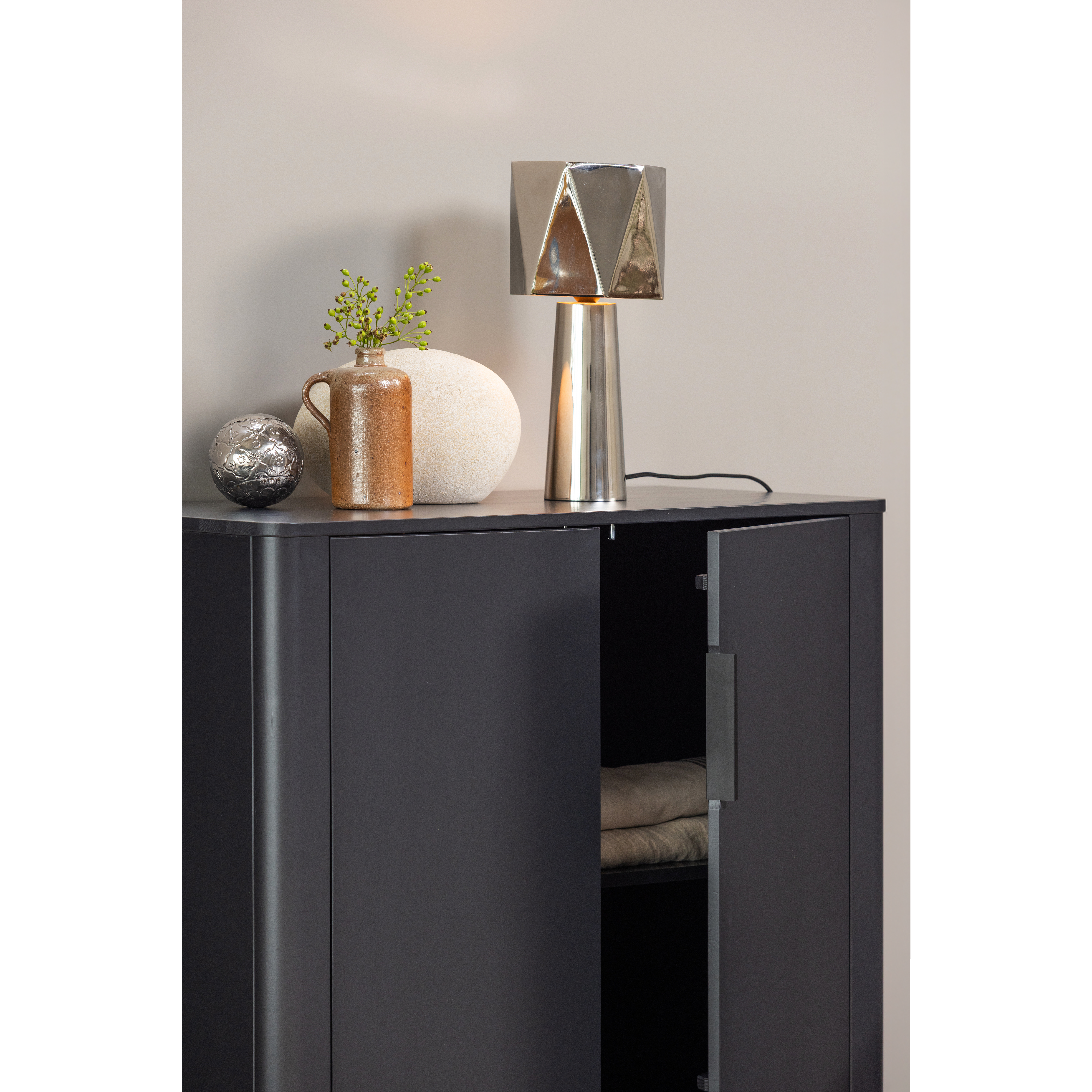 377692-MZ-377622-C-02_Gunnar_2-derus_kast_grenen_matzwart_Rea_tafellamp.png?auto=webp&format=png&width=1500&height=1500