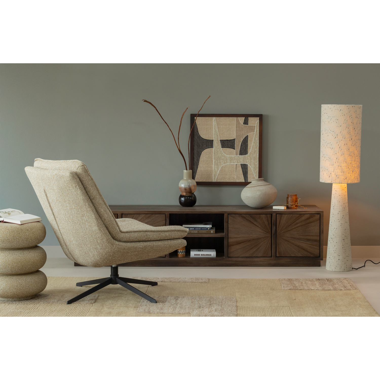 375036-N-377585-B-375034-B-377573-B-377578-N-377623-Z-377631-N-02_SF_WP_Sun_tv_meubel_Gigi_tafellamp_Marjon_vaas_Anno_Noven_Milaro_Loft_vloerlamp_XL.png?auto=webp&format=png&width=1500&height=1500