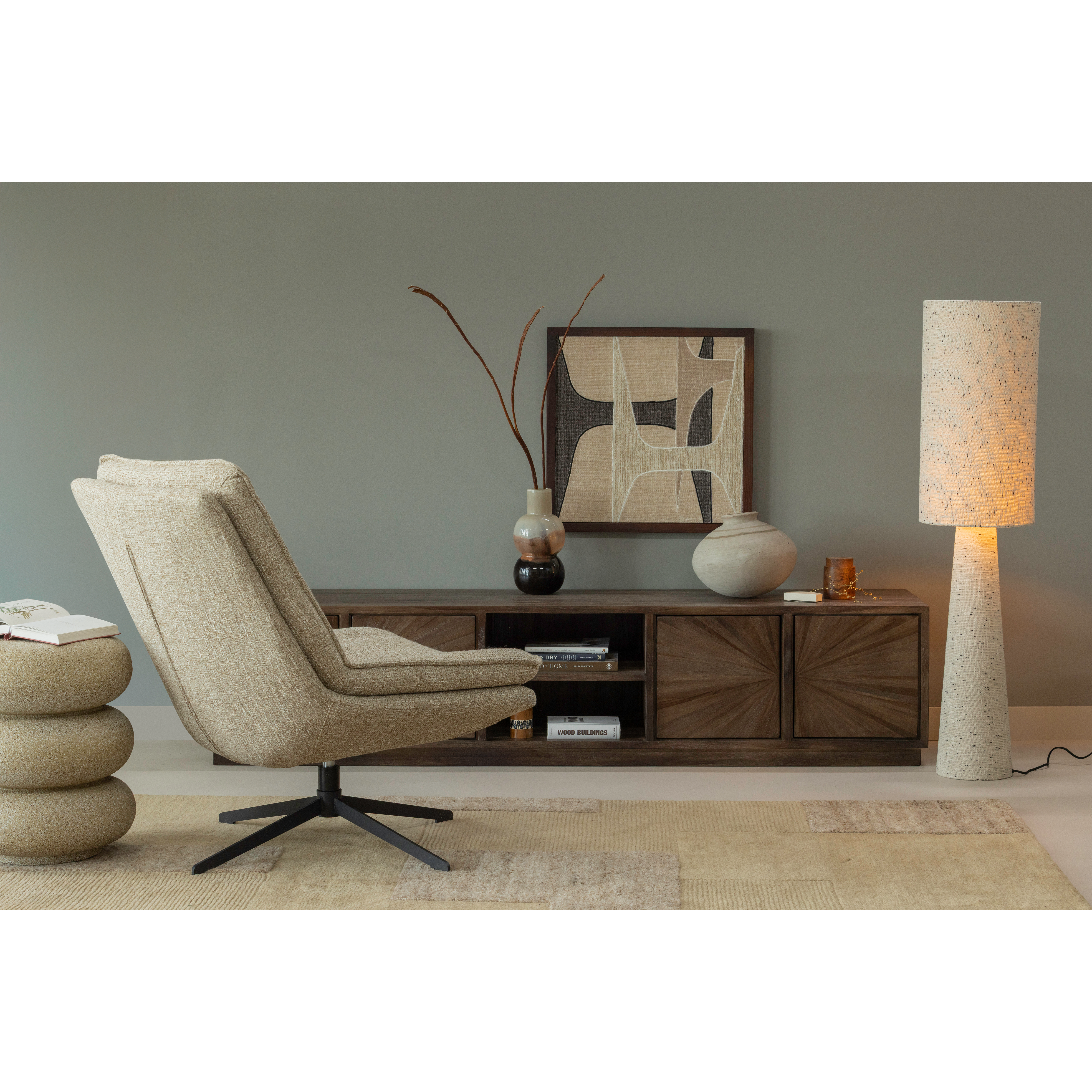 377585-B-377573-B-377578-N-377623-Z-377631-N-02_SF_WP_Sun_tv_meubel_Marjon_vaas_Anno_Noven_Milaro_Loft_vloerlamp.png?auto=webp&format=png&width=1500&height=1500