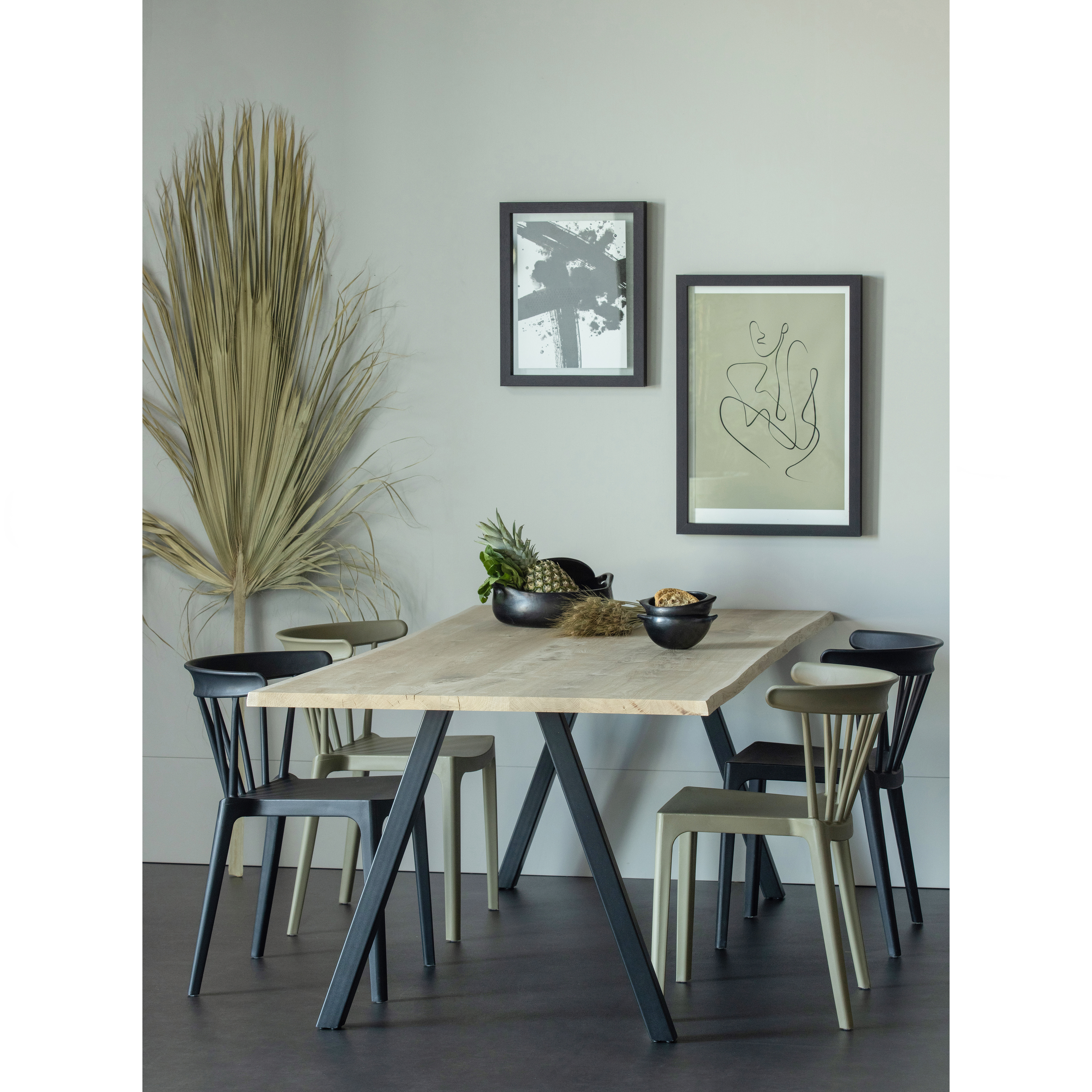 375281-N-199-375281-199-376010-378634-Z-378634-U-02_SF_FA_Tablo_boomstamblad_2_standen_tafelpoot_Bliss_stoel_jungle_zwart.jpg?auto=webp&format=png&width=1500&height=1500