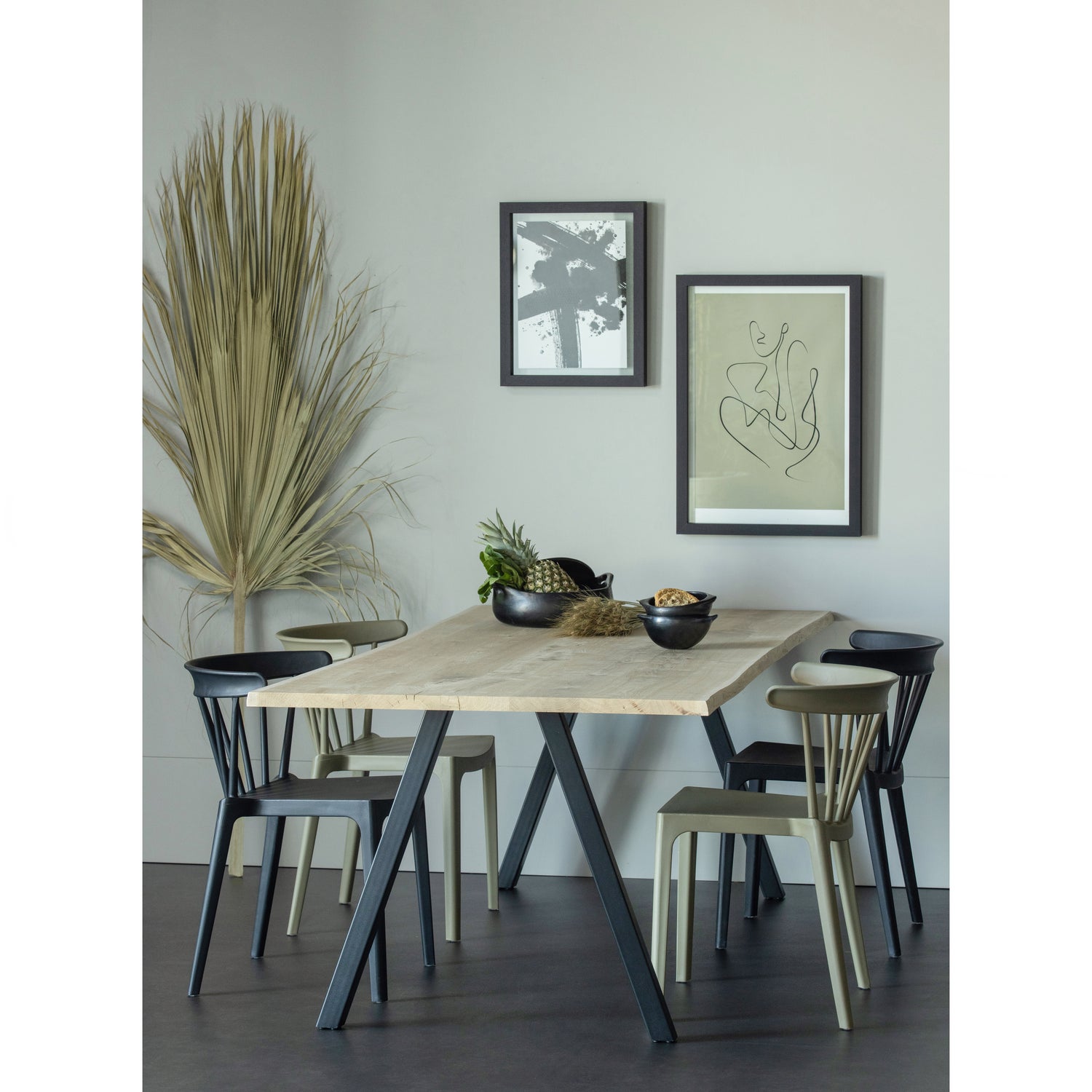 375281-N-199-375281-199-376010-378634-Z-378634-U-02_SF_FA_Tablo_boomstamblad_2_standen_tafelpoot_Bliss_stoel_jungle_zwart.jpg?auto=webp&format=png&width=1500&height=1500