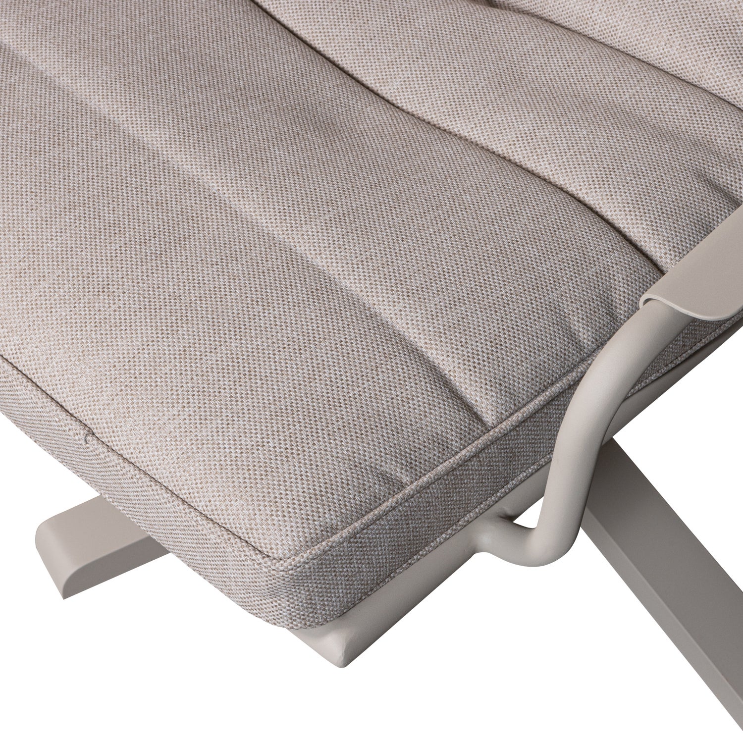 500009-Z-02_VS_EXT_Coosa_fauteuil_aluminium_zand_detail.png?auto=webp&format=png&width=1500&height=1500