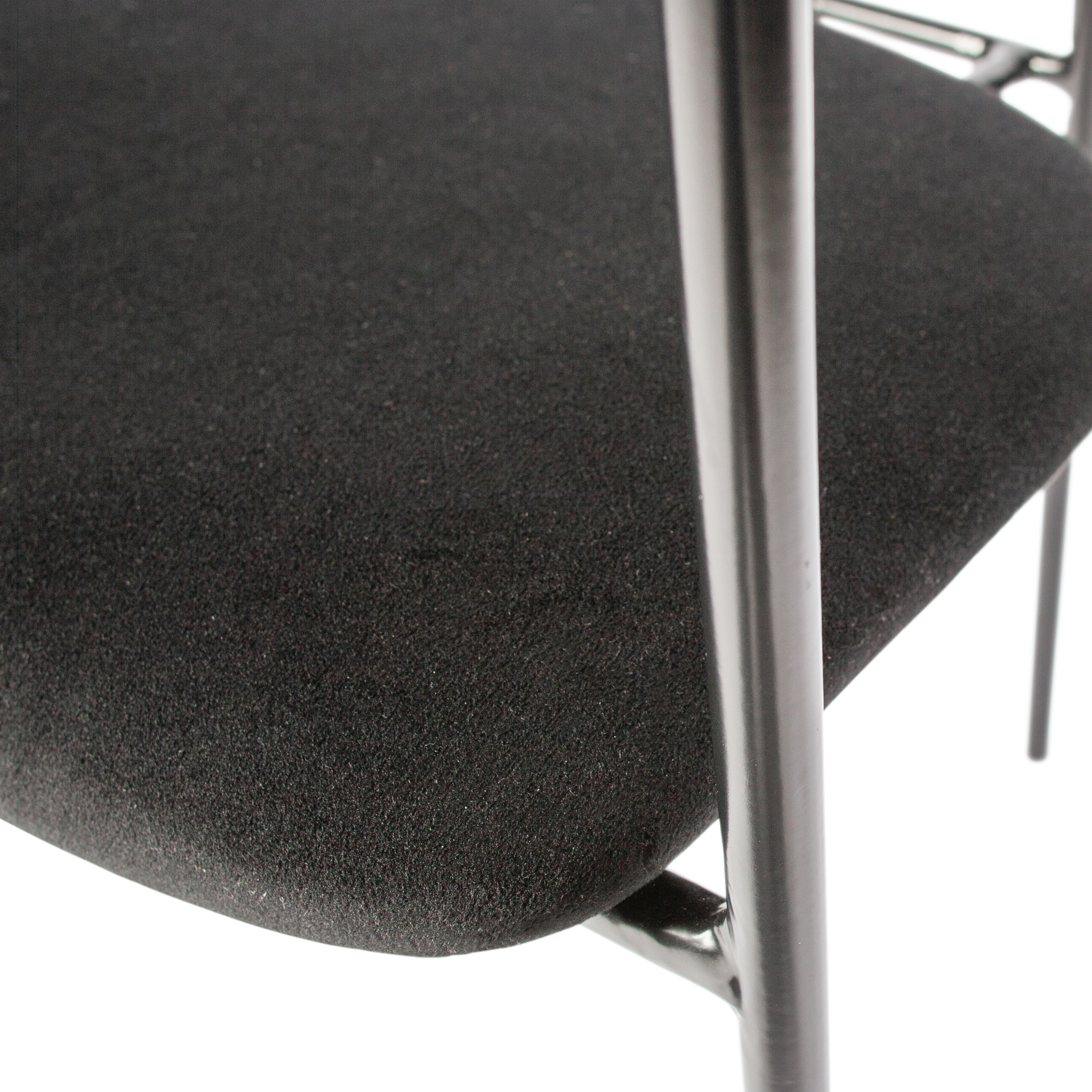 373307-Z-01_VS_WE_Ivy_eetkamerstoel_fluweel_zwart_detail.jpg?auto=webp&format=png&width=1500&height=1500