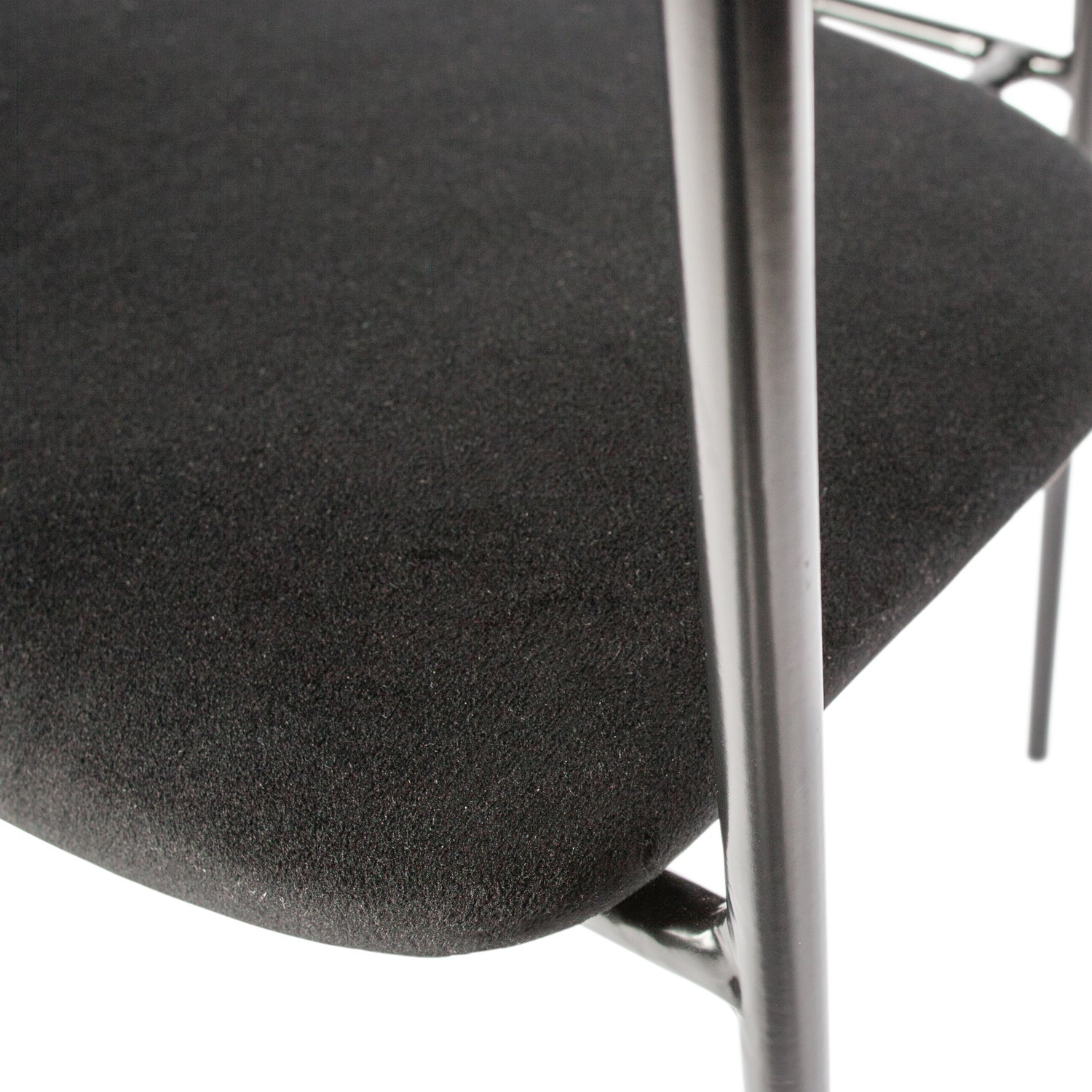 373307-Z-01_VS_WE_Ivy_eetkamerstoel_fluweel_zwart_detail.jpg?auto=webp&format=png&width=1500&height=1500