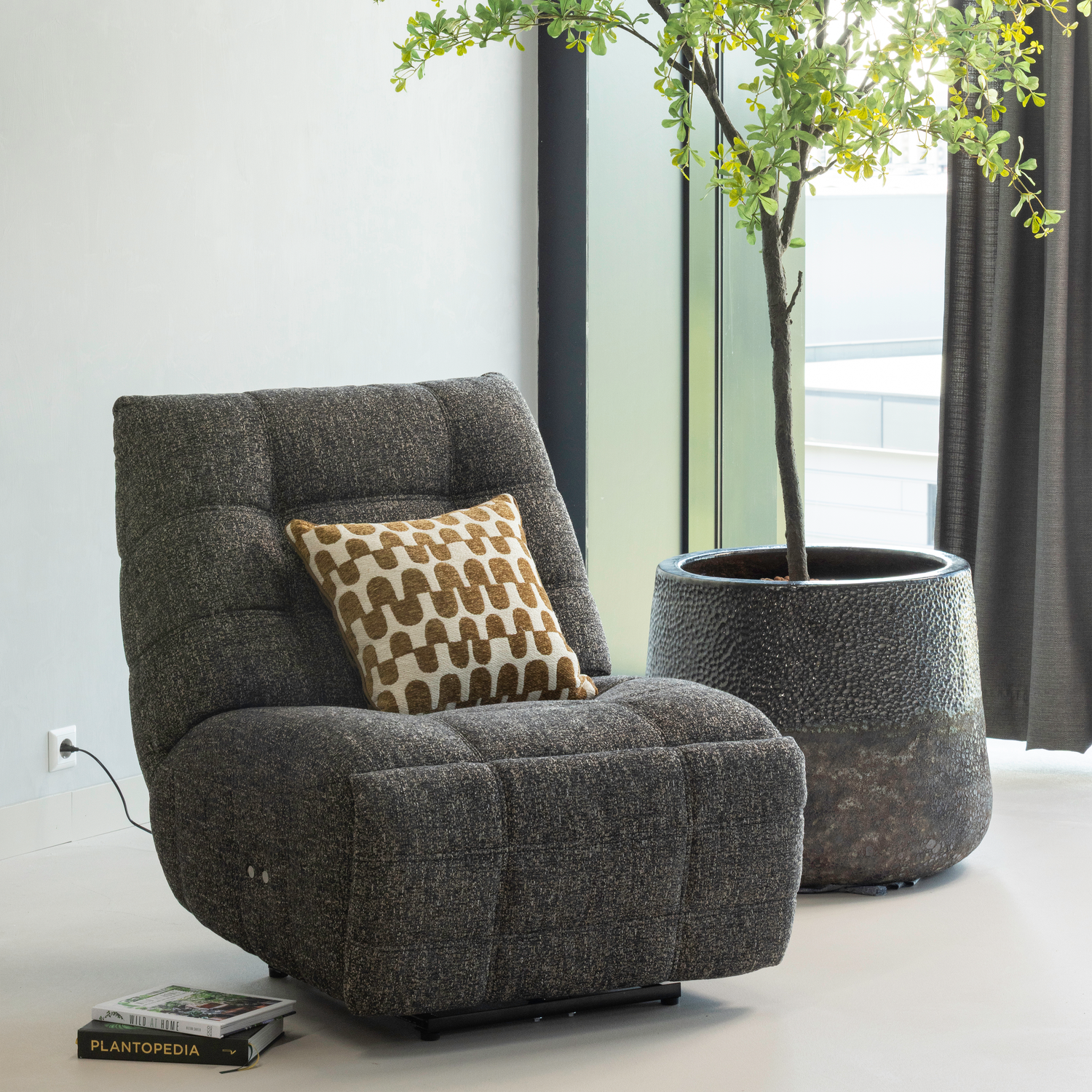 377566-AM-377576-BN_01_SF_WP_Hein_relaxfauteuil_elektrische_melange_antracie-bruin_Fayden_kussens_bruin_naturel_vierkant.png?auto=webp&format=png&width=1500&height=1500