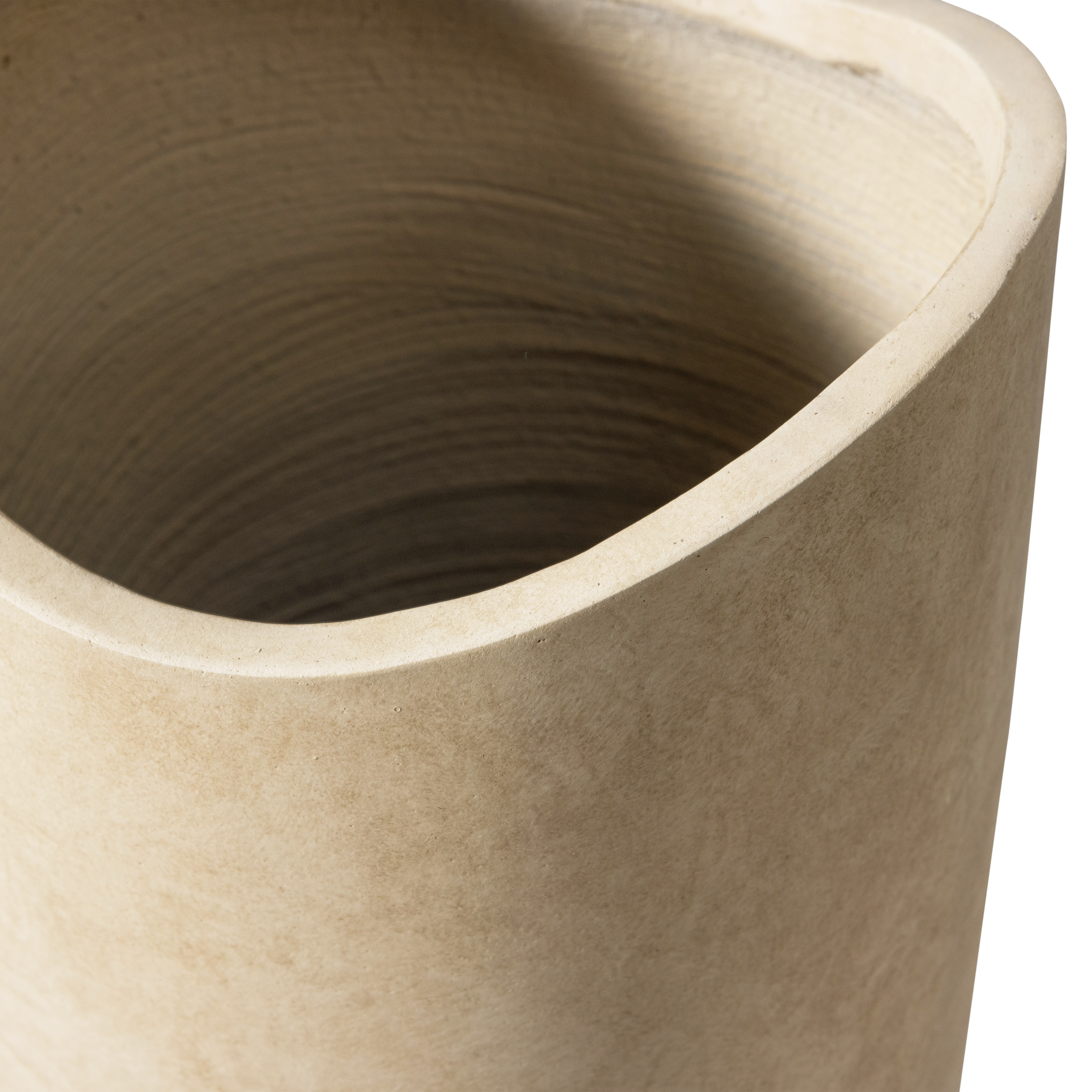 375056-B-01_VS_WE_Mosi_vaas_plantenpot_fiber_clay_beige_75x25cm_detail.png?auto=webp&format=png&width=1500&height=1500