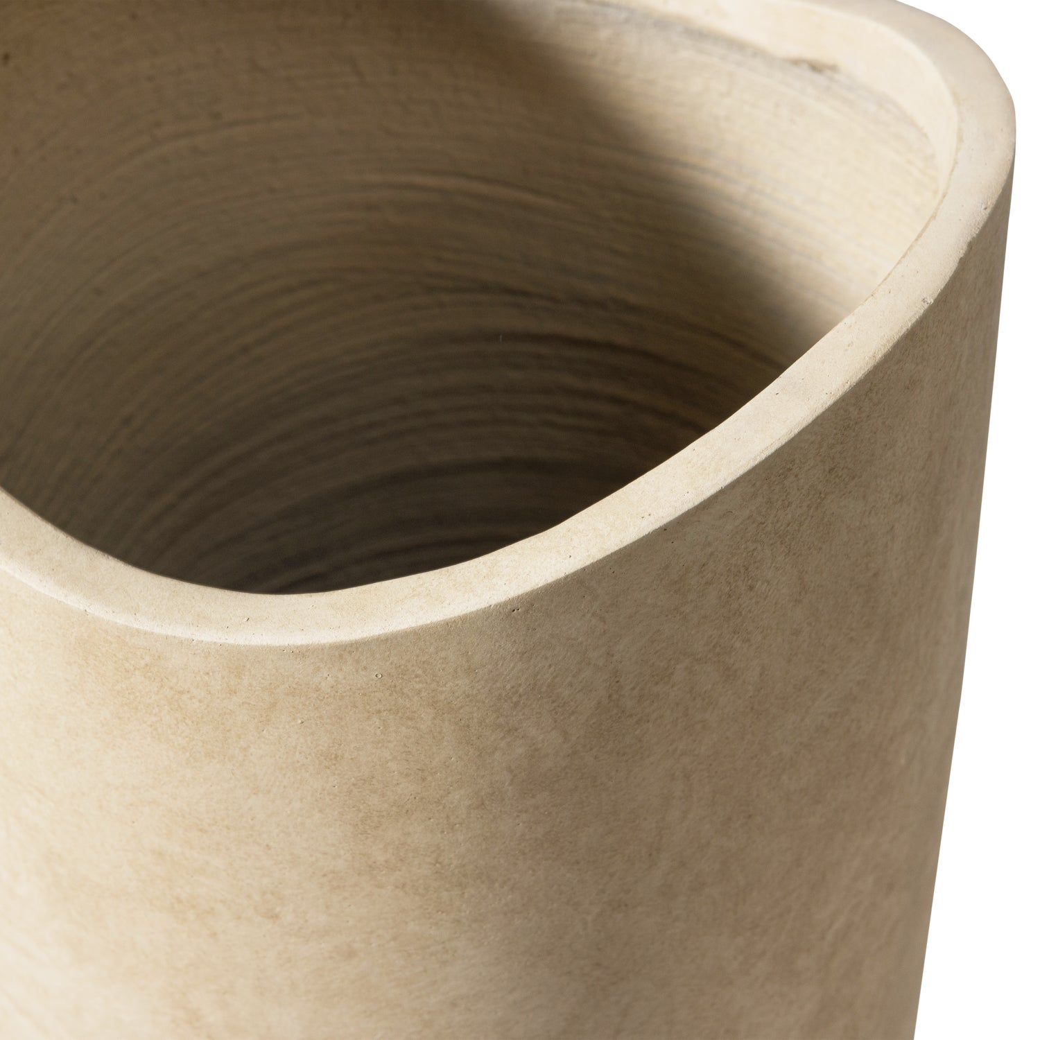 375056-B-01_VS_WE_Mosi_vaas_plantenpot_fiber_clay_beige_75x25cm_detail.png?auto=webp&format=png&width=1500&height=1500