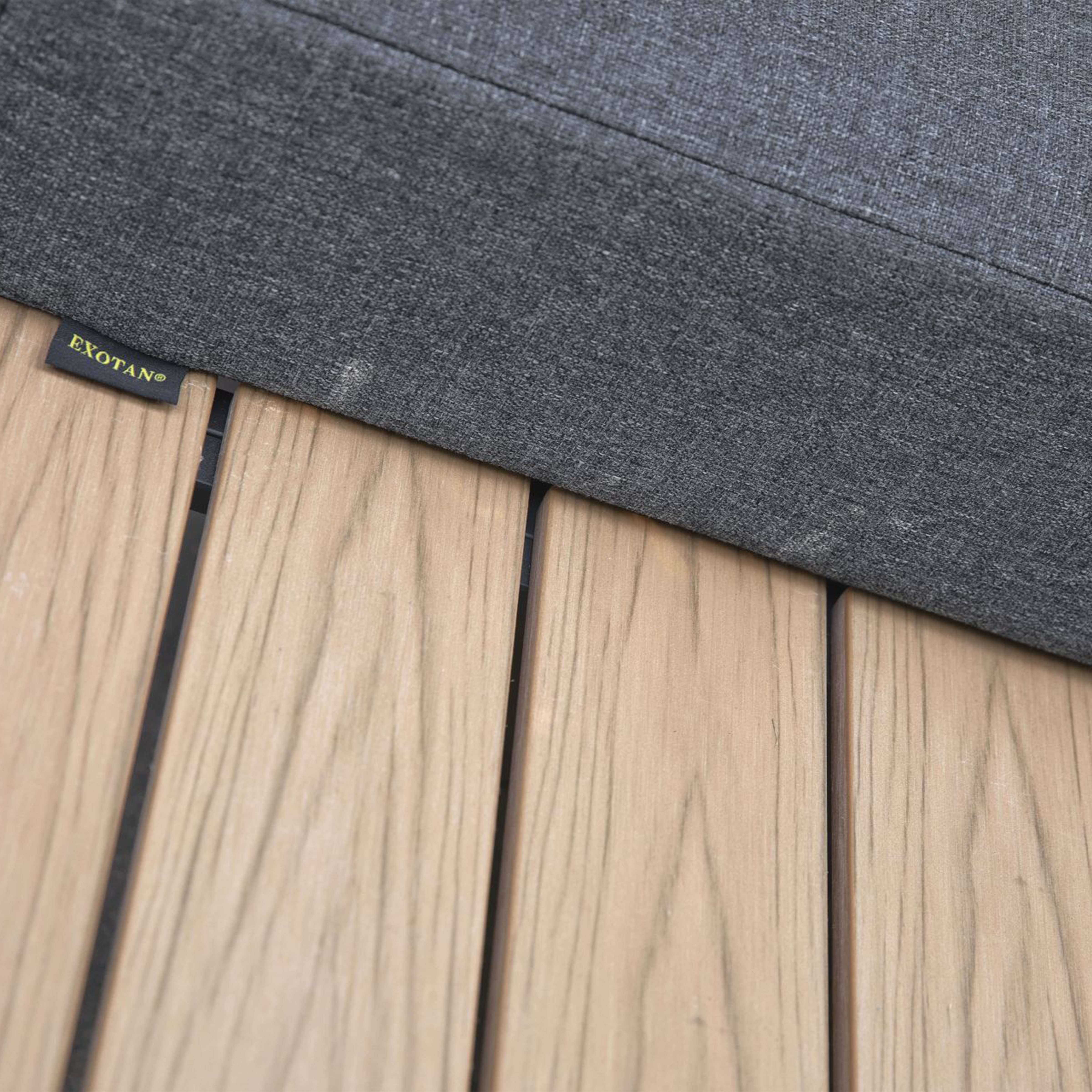 HM5074APDG-02_SF_EXT_Bari_loungeset_aluminium_polywood_incl_kussens_detail.jpg?auto=webp&format=png&width=1500&height=1500