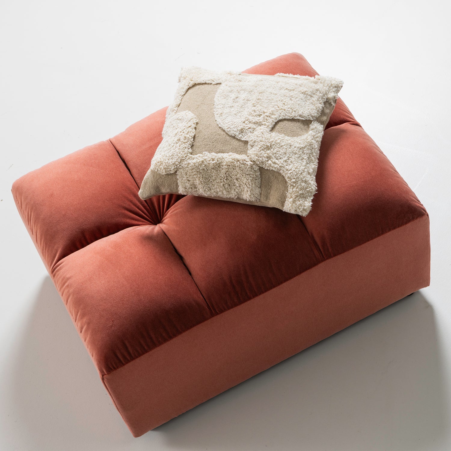 200429-FB-01_SF_Allure_hocker_gewassen_fluweel_blush_vierkant.png?auto=webp&format=png&width=1500&height=1500