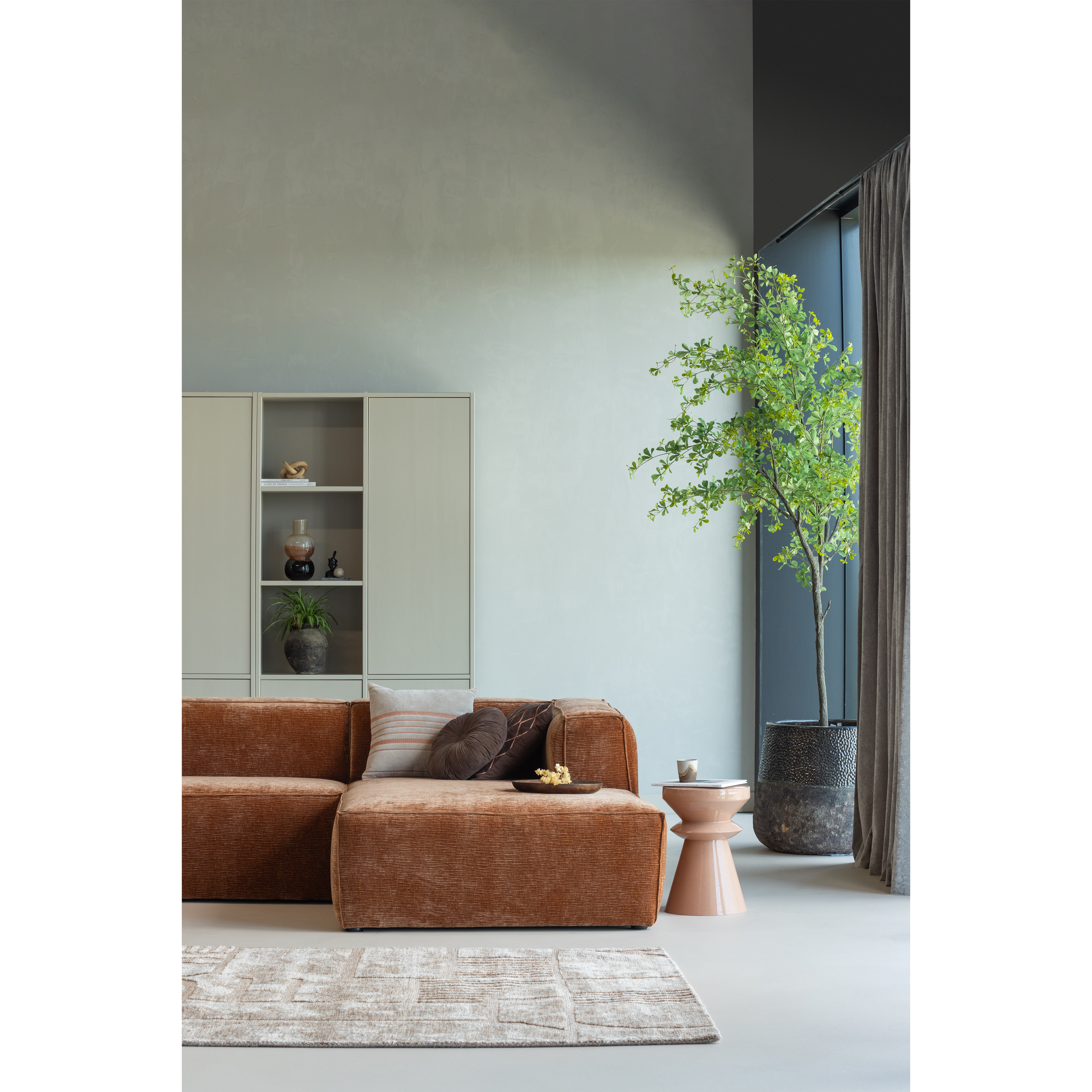 375694-VE-375109-R-377625-T-377563-BN-02_SF_ES_Bean_hoekbank_velvet_terra_Fedde_Lovi_Aziz.png?auto=webp&format=png&width=1500&height=1500