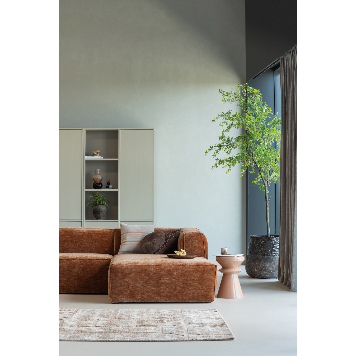 375694-VE-375109-R-377625-T-377563-BN-02_SF_ES_Bean_hoekbank_velvet_terra_Fedde_Lovi_Aziz.png?auto=webp&format=png&width=1500&height=1500