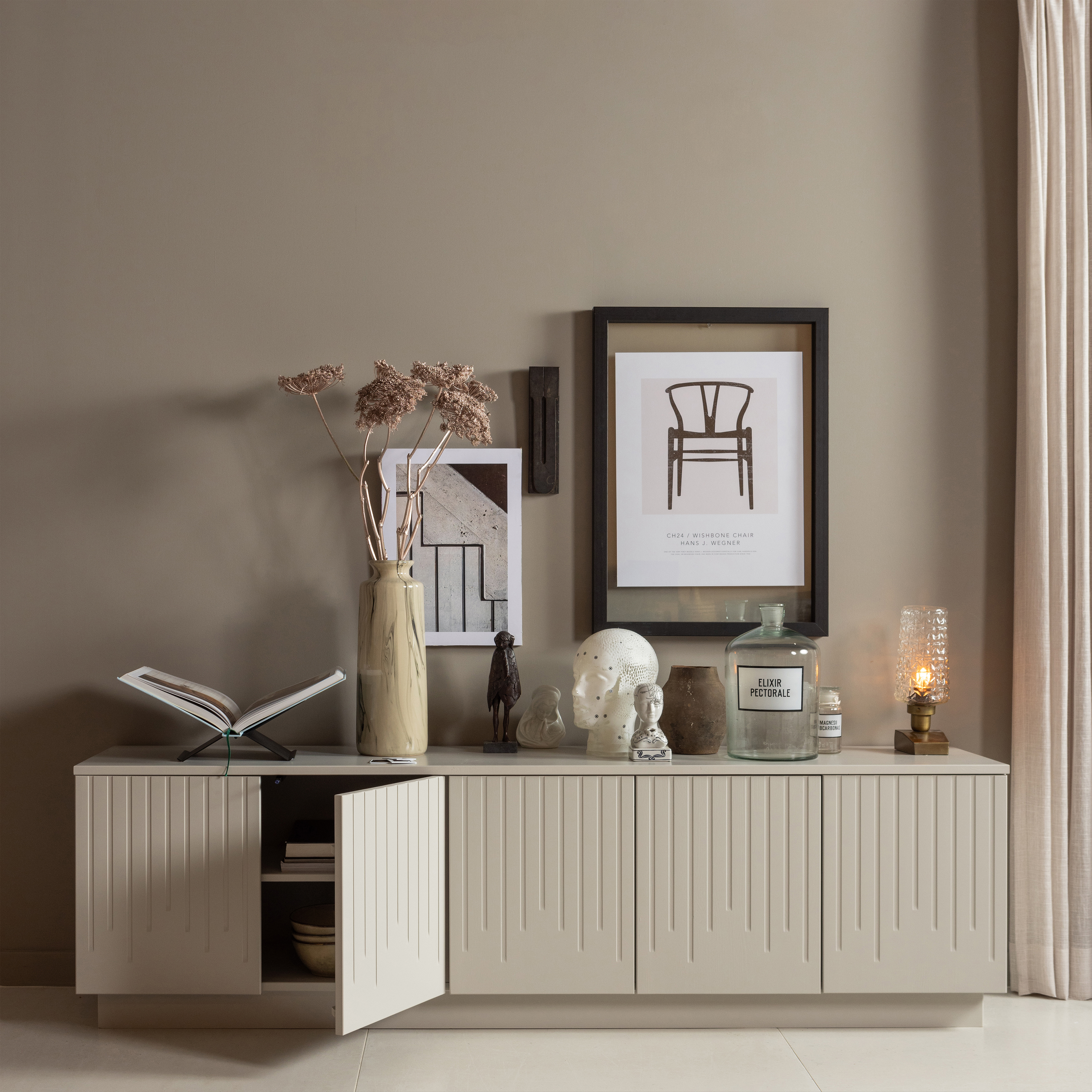 801441-M-02_SF_BP_Pencil_tv_meubel_grenen_mist_VIERKANT.jpg?auto=webp&format=png&width=1500&height=1500