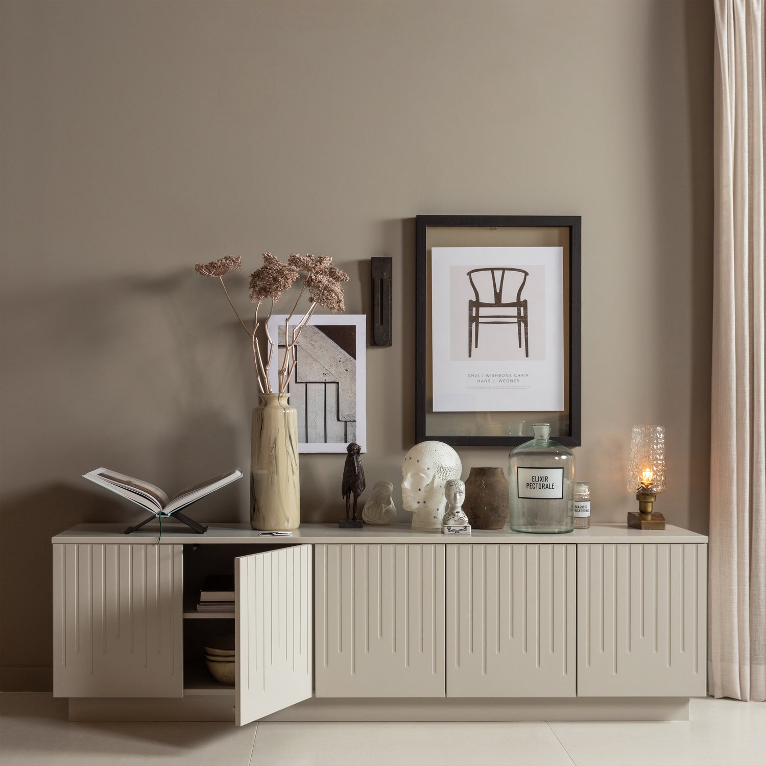 801441-M-02_SF_BP_Pencil_tv_meubel_grenen_mist_VIERKANT.jpg?auto=webp&format=png&width=1500&height=1500