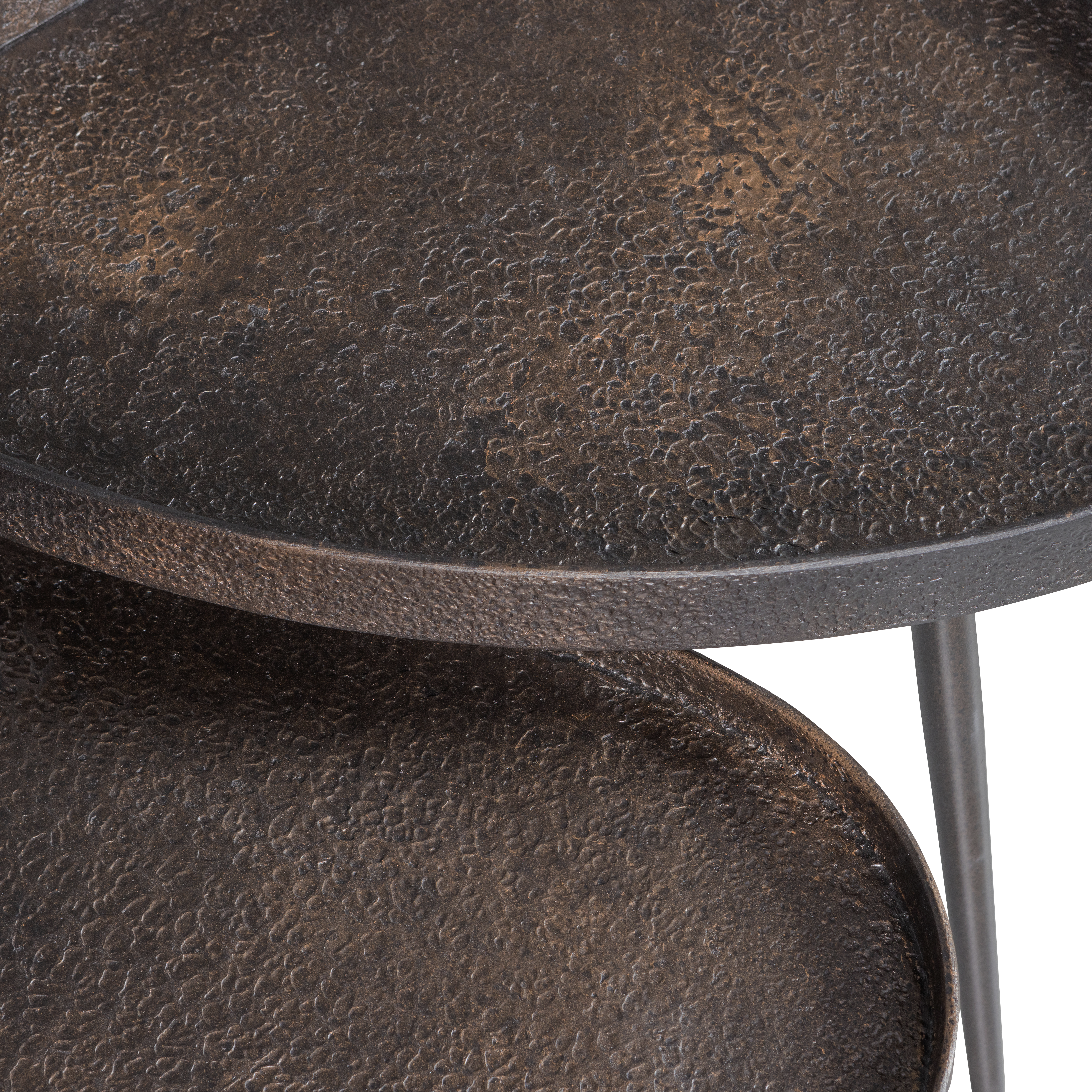 801249-B-01_VS_BP_Set_van_2_Crude_bijzettafels_antique_bronze_detail.png?auto=webp&format=png&width=1500&height=1500