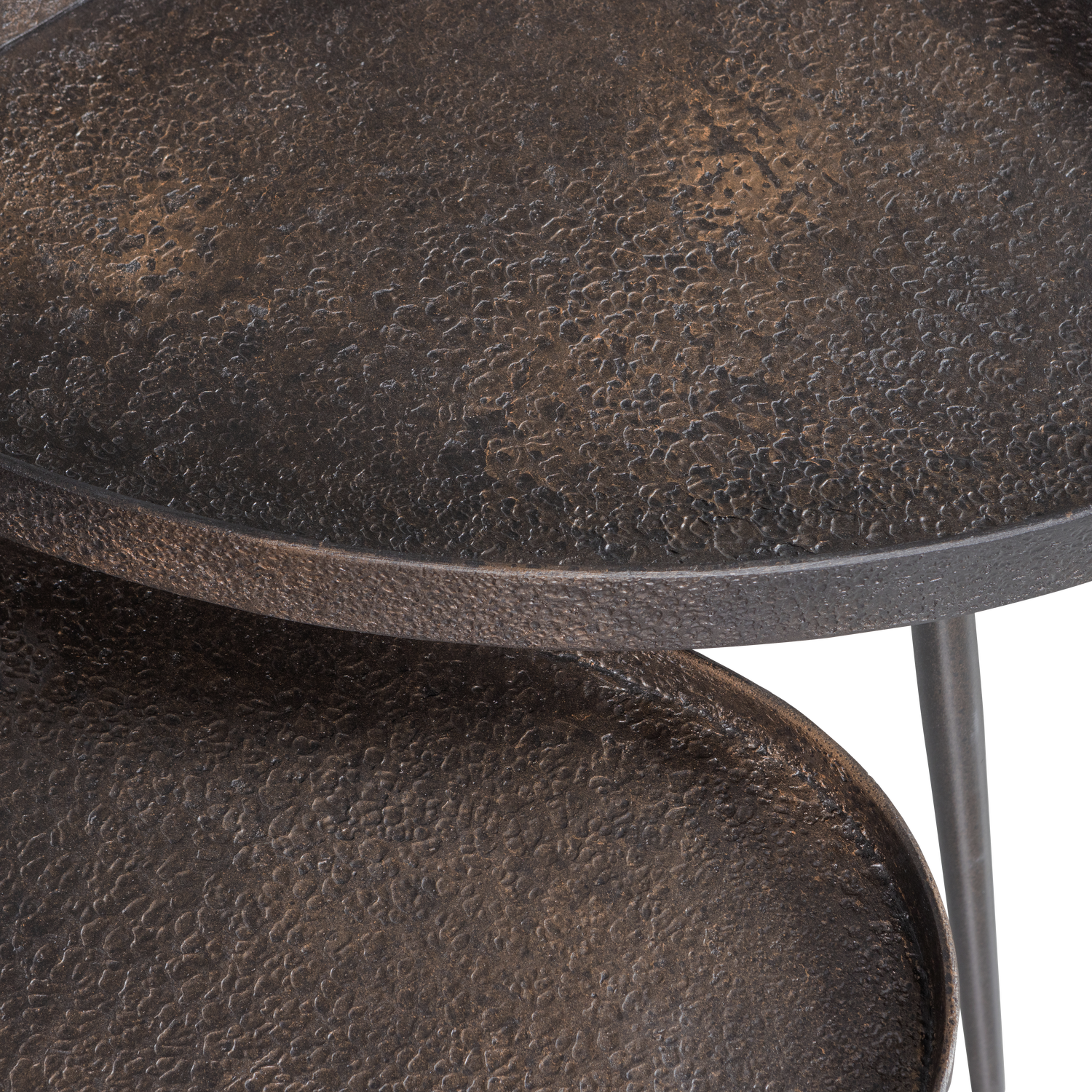 801249-B-01_VS_BP_Set_van_2_Crude_bijzettafels_antique_bronze_detail.png?auto=webp&format=png&width=1500&height=1500