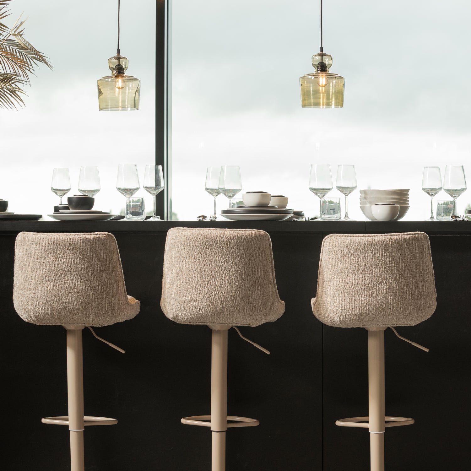 377486-S_01_SF_WP_Marten_in_hoogte_verstelbare_barstoel_zand_vierkant.jpg?auto=webp&format=png&width=1500&height=1500