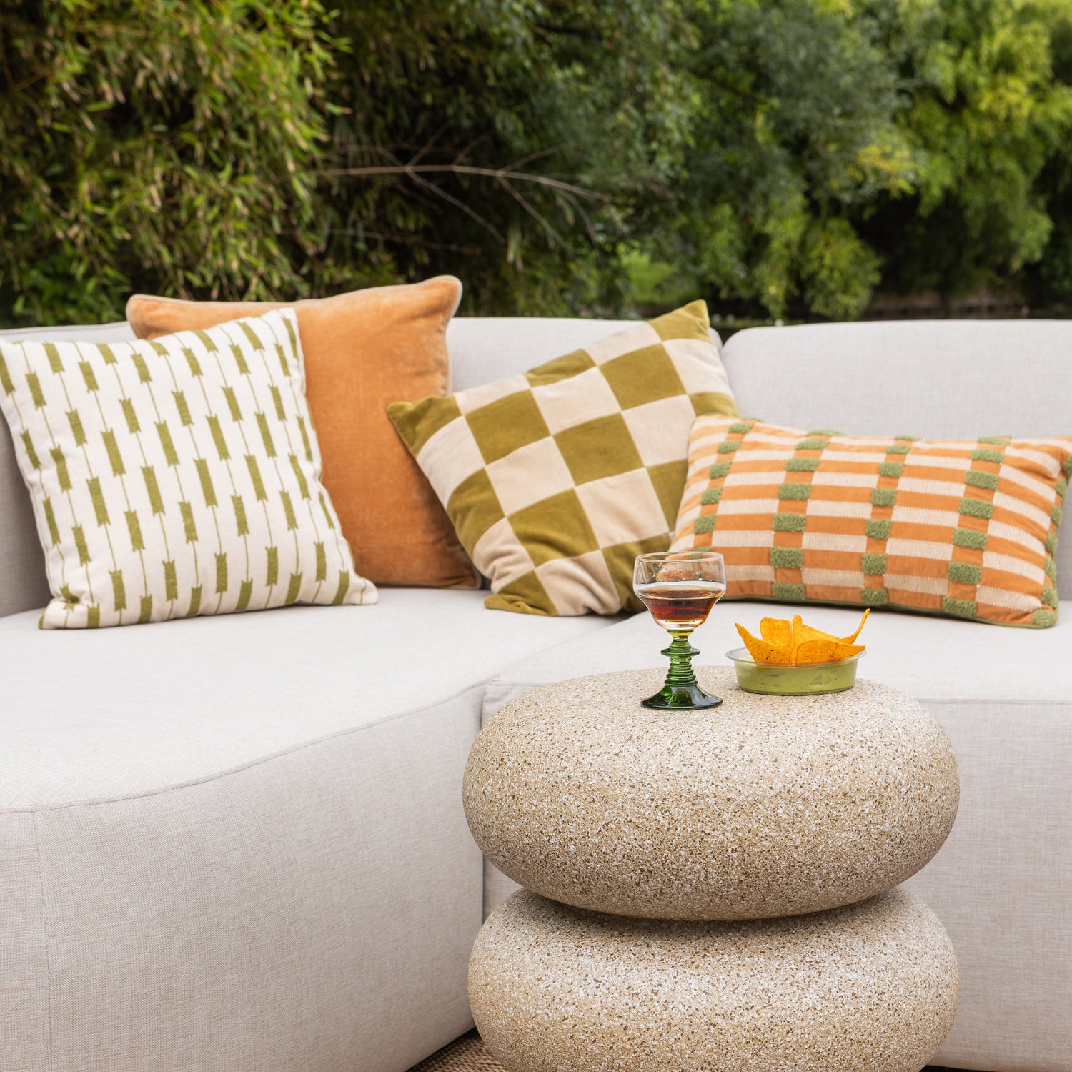 377780-G_01_SF_ES_Vola_kussens_groen_oranje.jpg?auto=webp&format=png&width=1500&height=1500