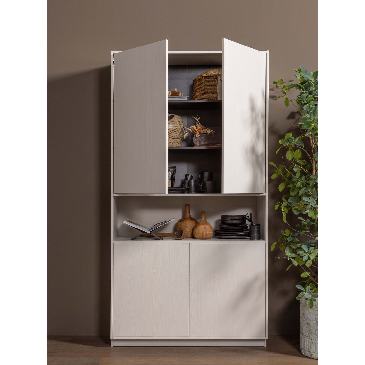 373466-M-200355-N-200356-N-377228-Z-01_SF_BL_Finca_opbergkast_110cm_grenen_mist_Buik_deco_hout_Brook_boekenstandaard.jpg?auto=webp&format=png&width=1500&height=1500