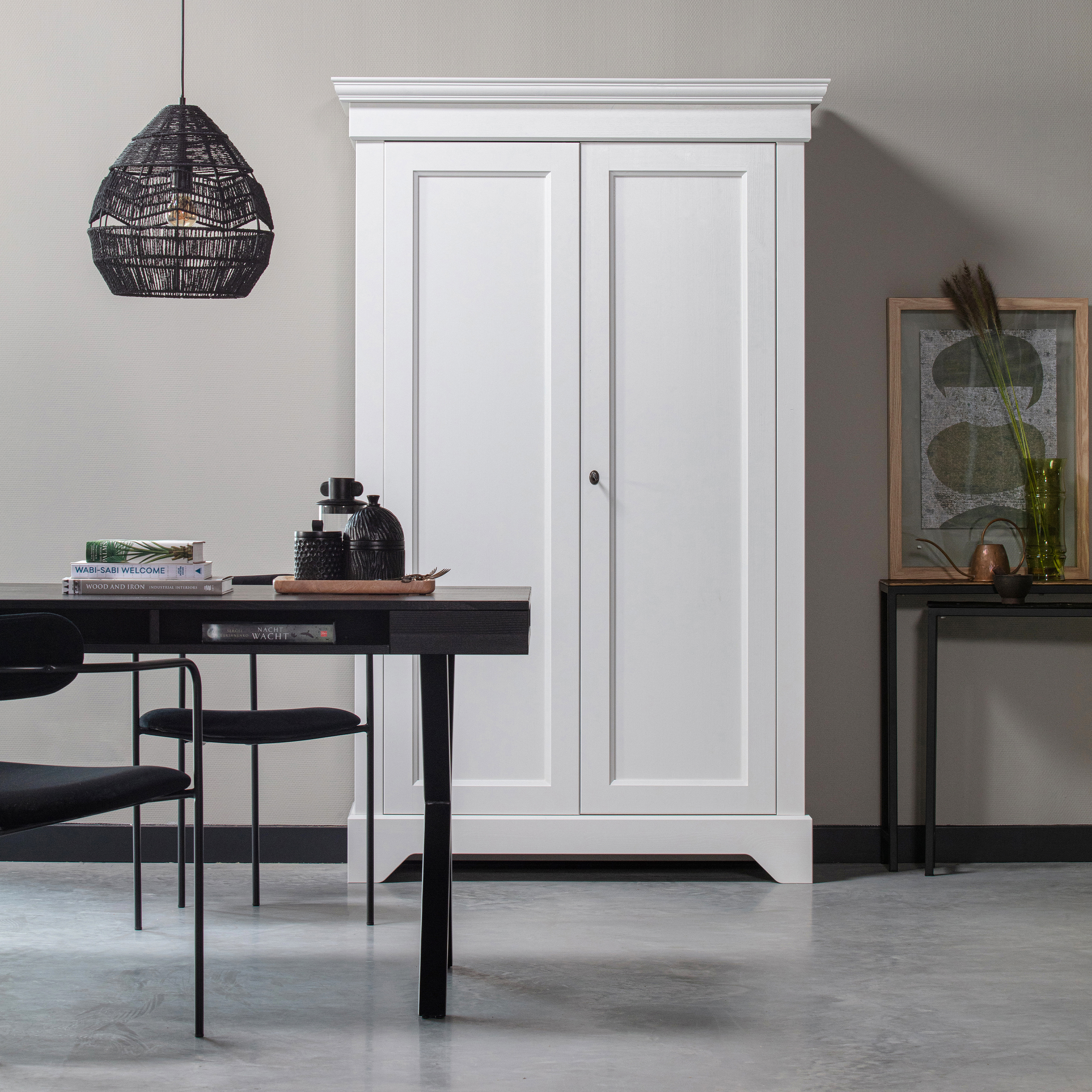 378562-W-373832-Z-373307-Z-377104-Z-377117-A-01_SF_FA_Isabel_kast_Trian_eettafel_Ivy_stoel_Adelaide_hanglamp_Lane_bijzettafels_VIERKANT.jpg?auto=webp&format=png&width=1500&height=1500