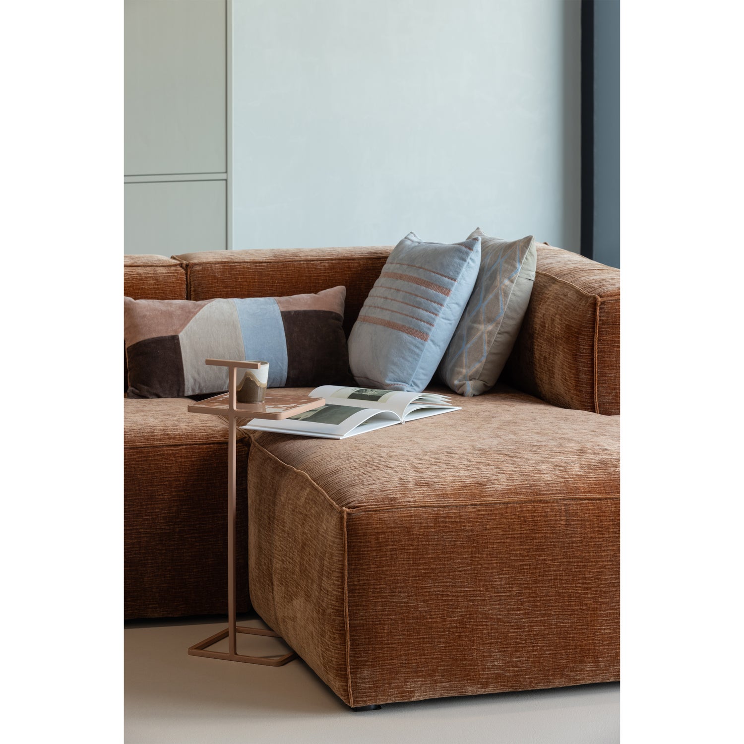 377564-RN-375047-R-01_SF_ES_Laon_kussens_naturel_blauw_Toste_bijzettafel.png?auto=webp&format=png&width=1500&height=1500