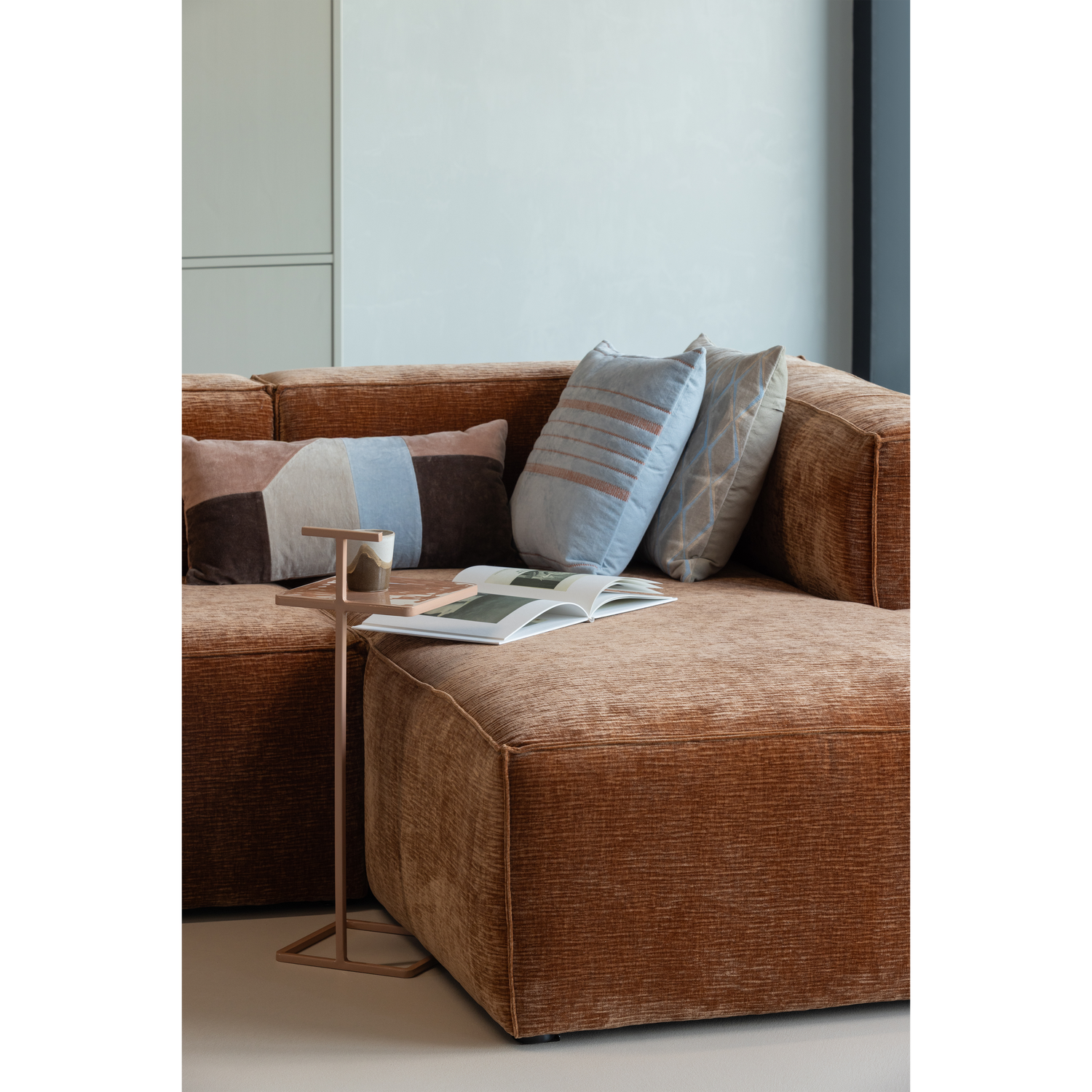 377564-RN-375047-R-01_SF_ES_Laon_kussens_naturel_blauw_Toste_bijzettafel.png?auto=webp&format=png&width=1500&height=1500