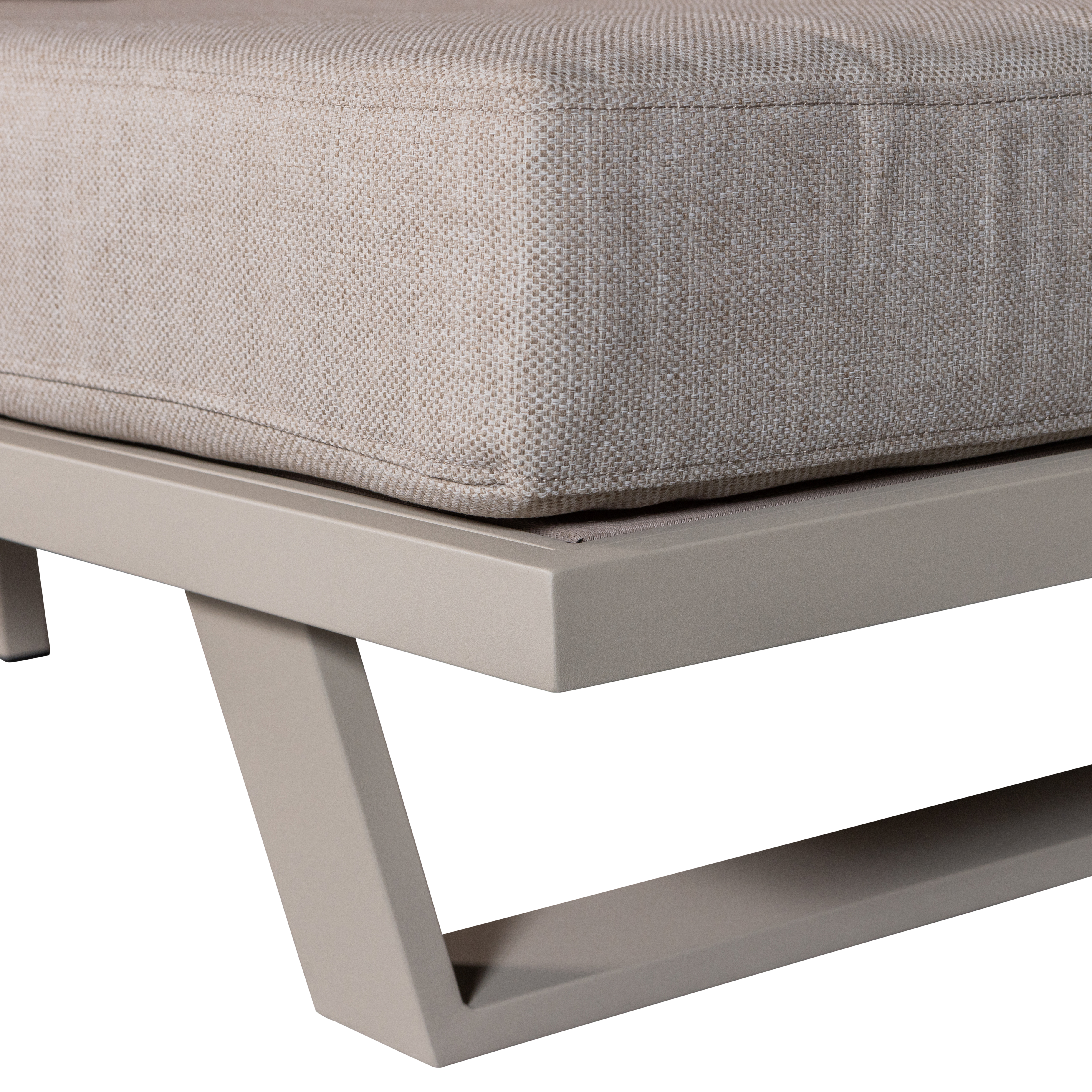 500006-Z-02_VS_EXT_Bear_3-zits_bank_aluminium_zand_detail.png?auto=webp&format=png&width=1500&height=1500