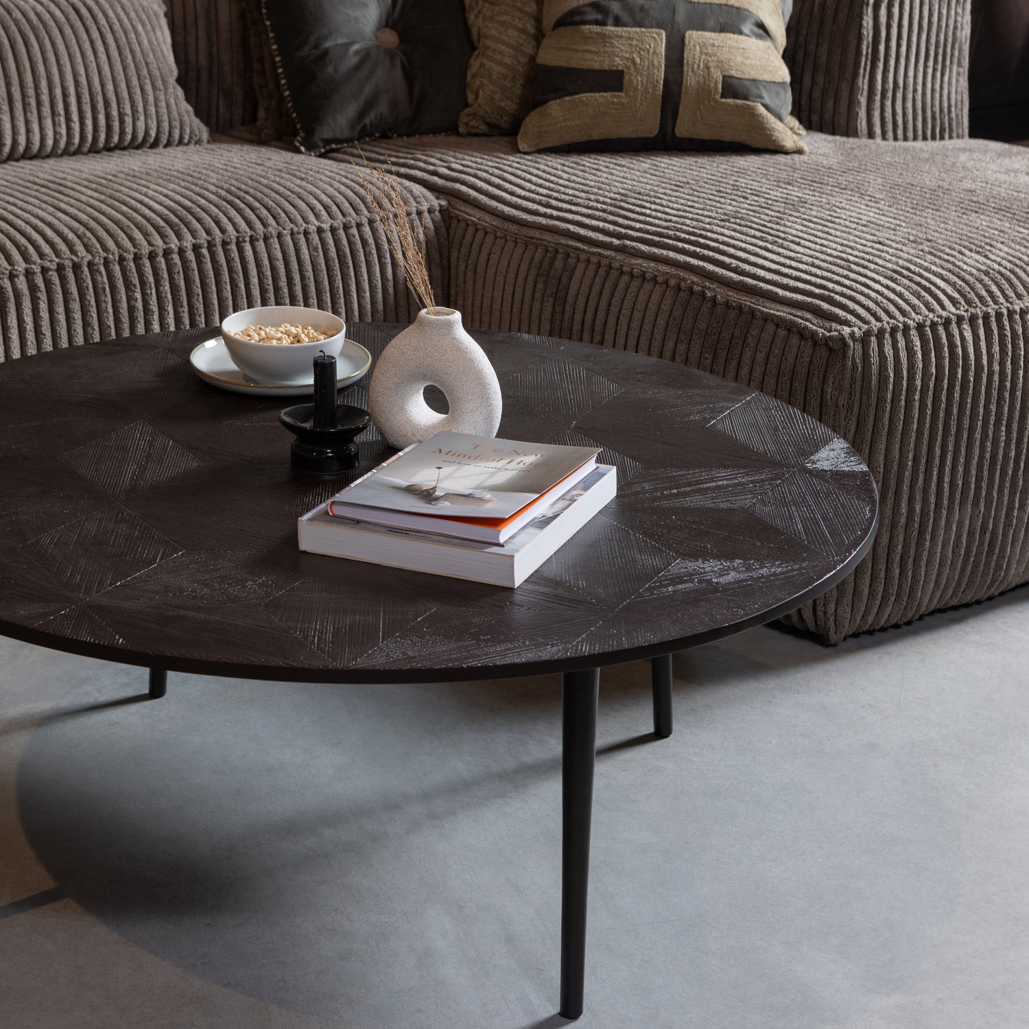 379603-B-375694-RM-377420-C-01_SF_WE_Kalu_salontafel_metaal_antique_bruin_Dunya_vaas_Bean_grove_rib_mud.jpg?auto=webp&format=png&width=1500&height=1500