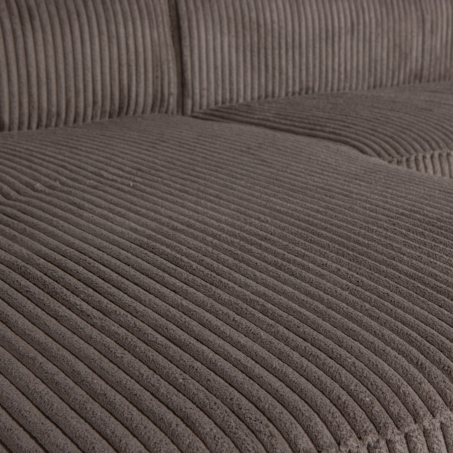 375689-RM-02_VS_WE_Bean_hoekbank_links_grove_ribstof_mud_detail.jpg?auto=webp&format=png&width=1500&height=1500