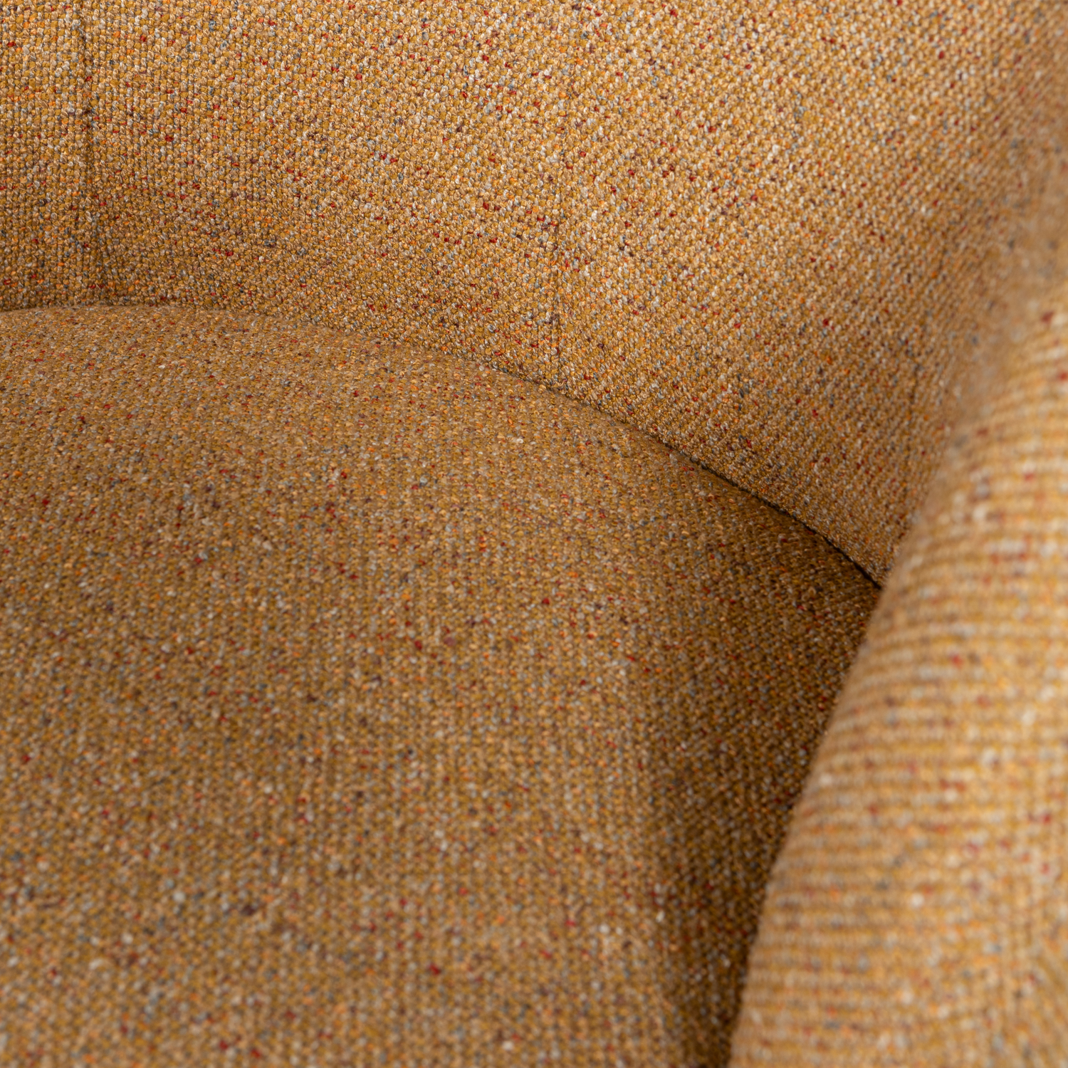 373539-CU-01_VS_WE_Serra_draaifauteuil_melange_stof_curry_detail.png?auto=webp&format=png&width=1500&height=1500