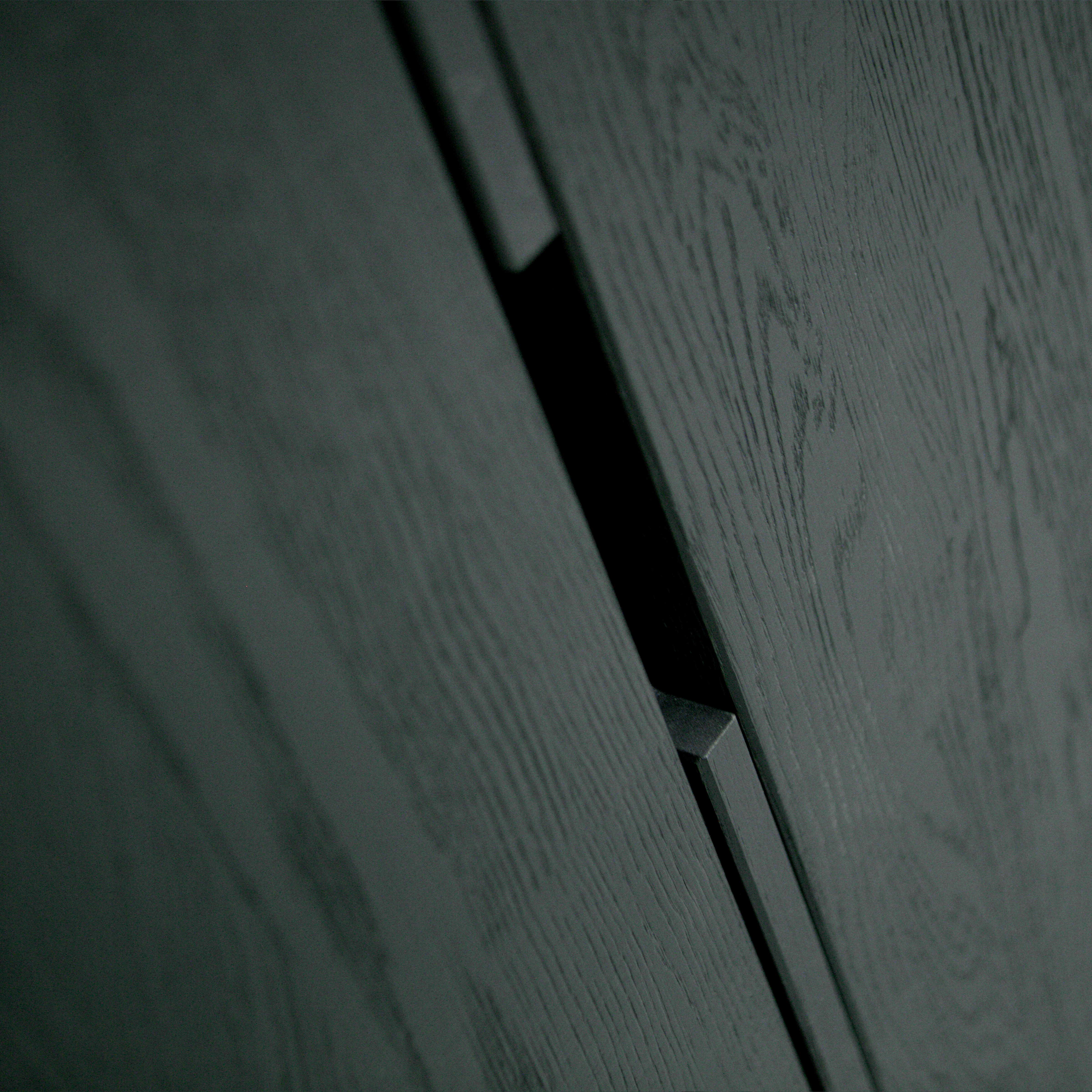 373749-BN-01_VS_WE_Silas_2_deurs_kast_eiken_black_night_detail.jpg?auto=webp&format=png&width=1500&height=1500