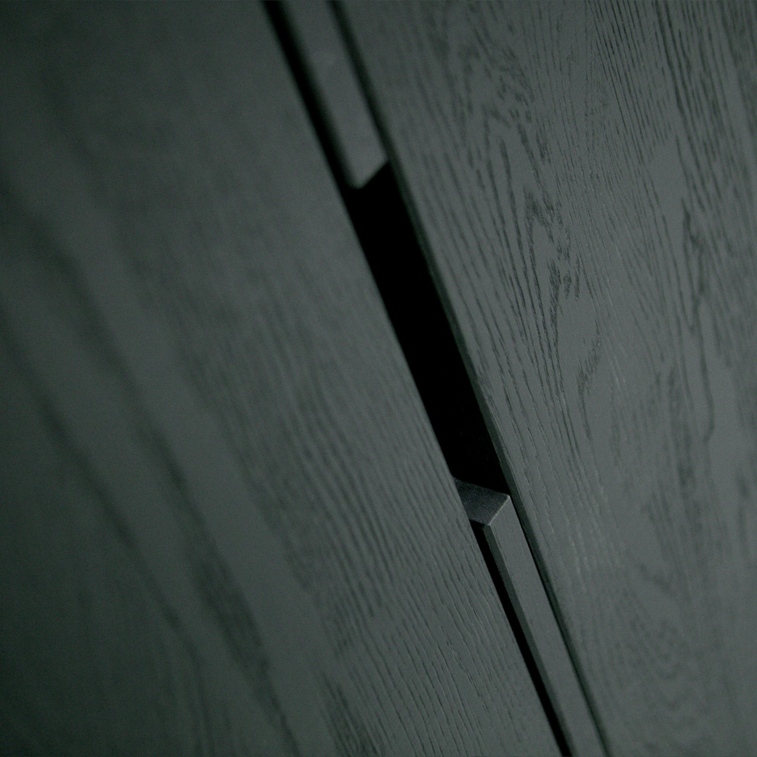 373749-BN-01_VS_WE_Silas_2_deurs_kast_eiken_black_night_detail.jpg?auto=webp&format=png&width=1500&height=1500