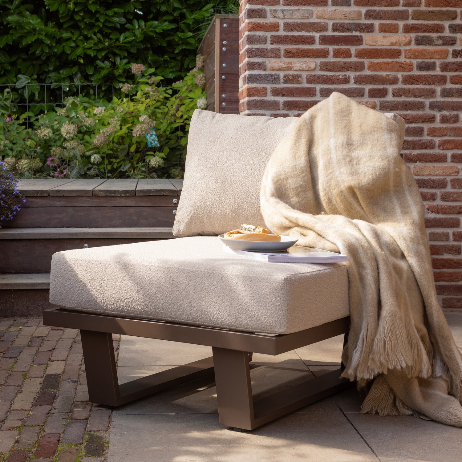 500041-B_01_SF_WO_Bear_tuin_loungestoel_1-zits_element_aluminium_bruin.jpg?auto=webp&format=png&width=1500&height=1500