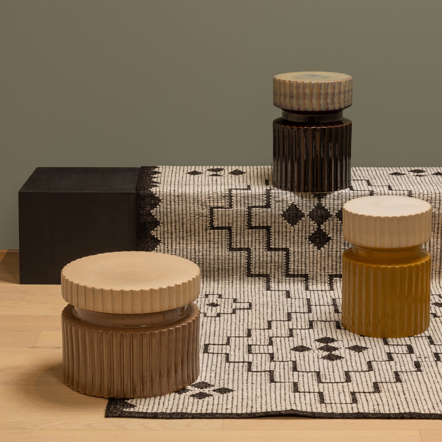 377363-N-374100-T-374078-S-374078-E-02_SF_WE_Omari_160x230cm_Geer_Tan_Spices_Espresso_VIERKANT.jpg?auto=webp&format=png&width=1500&height=1500