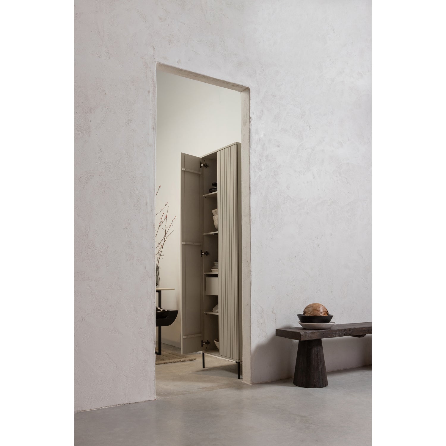 373474-D-02_SF_WE_New_gravure_hoge_kast_met_lade_grenen_dust.jpg?auto=webp&format=png&width=1500&height=1500