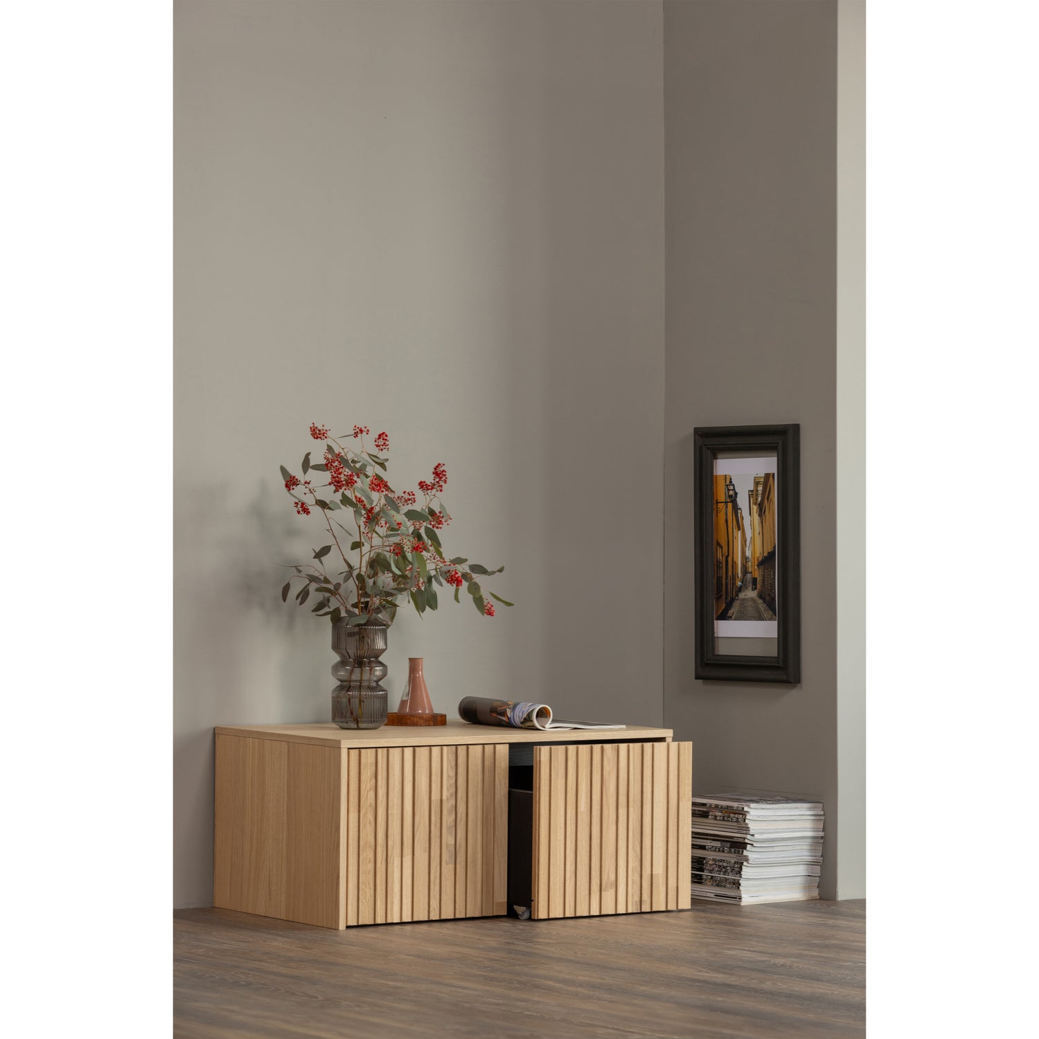 374040-B-373530-G-01_SF_WE_New_gravure_kistbank_blanke_Lyle_vaas_warm_groen.jpg?auto=webp&format=png&width=1500&height=1500