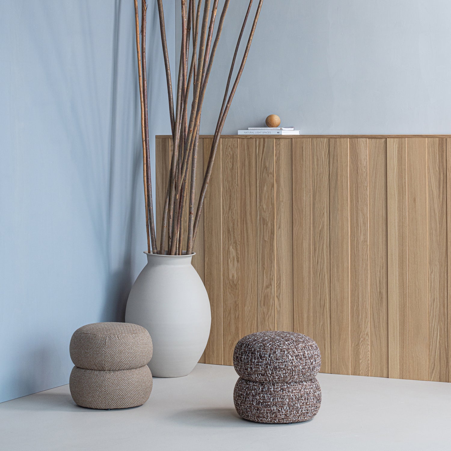 377630-DM__377630-LM__377938-Z_01_SF_Anic_poef_met_dessin_donkerbruin_lichtbruin_melange_Caro_zand_vierkant.jpg?auto=webp&format=png&width=1500&height=1500