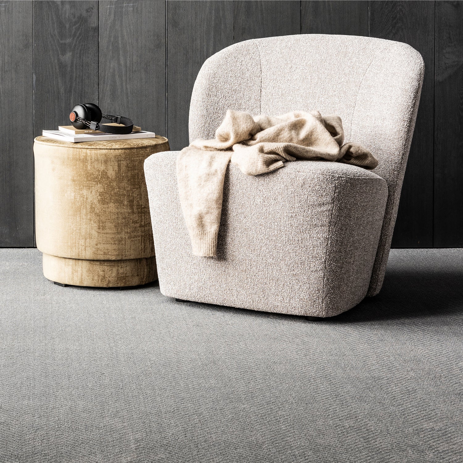 375131-C-375153-N-01_SF_VT_Pearl_poef_fluweel_champagne_Lofty_fauteuil_naturel_gemeleerd_VIERKANT.jpg?auto=webp&format=png&width=1500&height=1500