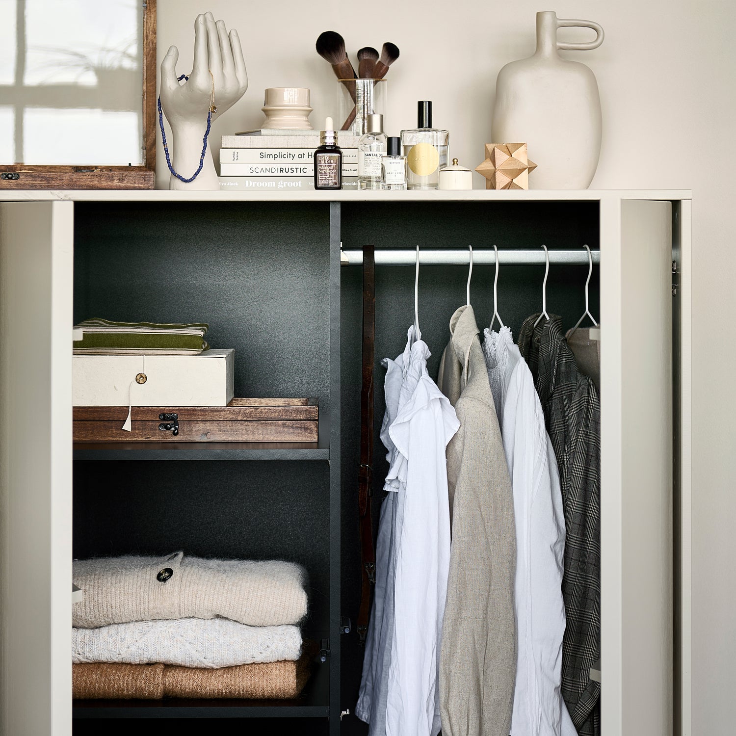 400495-M-01_SF_VT_Daily_closet_double_110x100_cm_grenen_dakagrau_VIERKANT.jpg?auto=webp&format=png&width=1500&height=1500