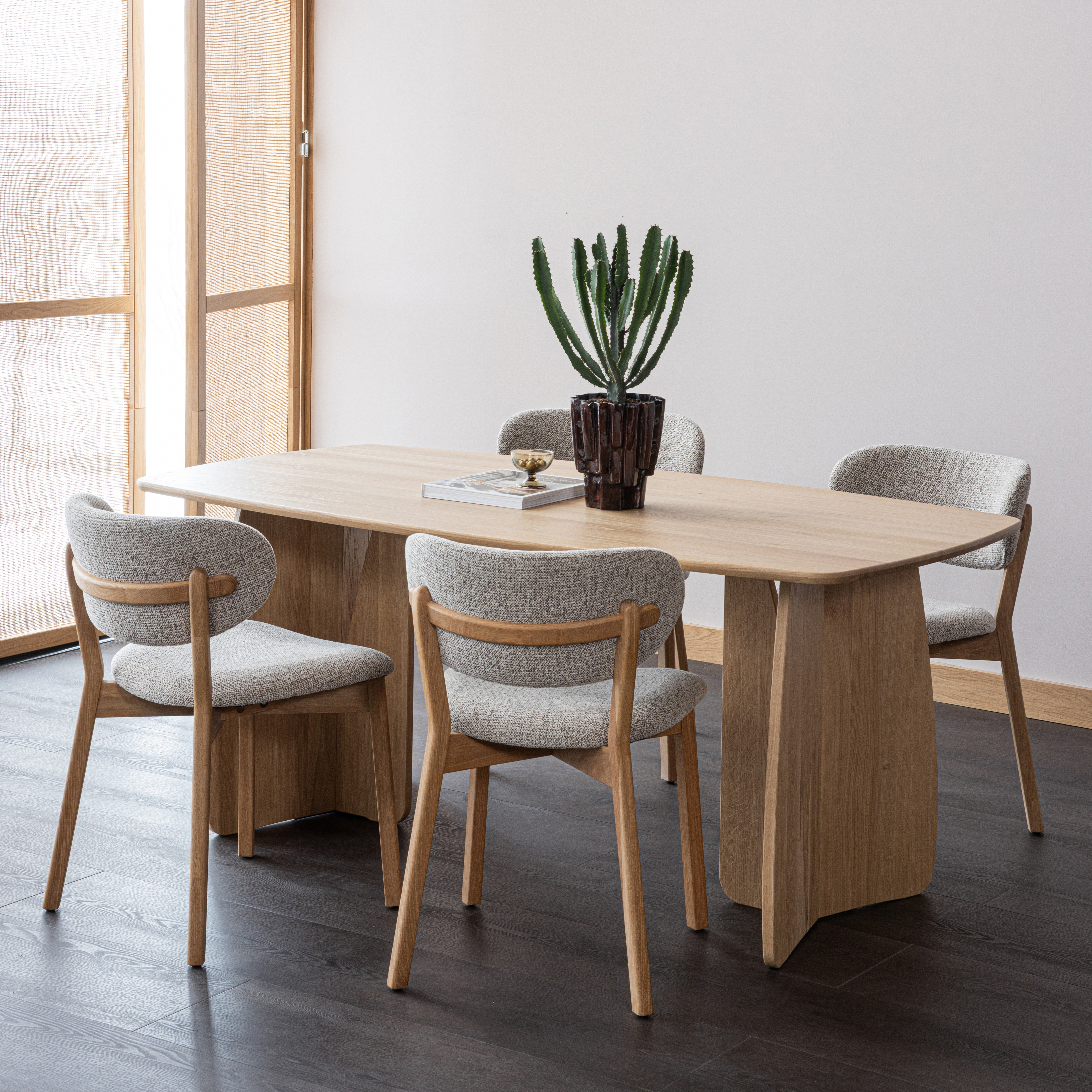 377928-N__377626-N_01_SF_FQ_Oakline_curve_eettafel_180x100cm_naturel_Udar_naturel_vierkant.jpg?auto=webp&format=png&width=1500&height=1500