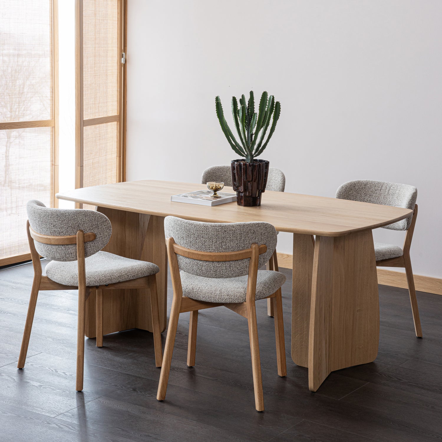 377928-N__377626-N_01_SF_FQ_Oakline_curve_eettafel_180x100cm_naturel_Udar_naturel_vierkant.jpg?auto=webp&format=png&width=1500&height=1500