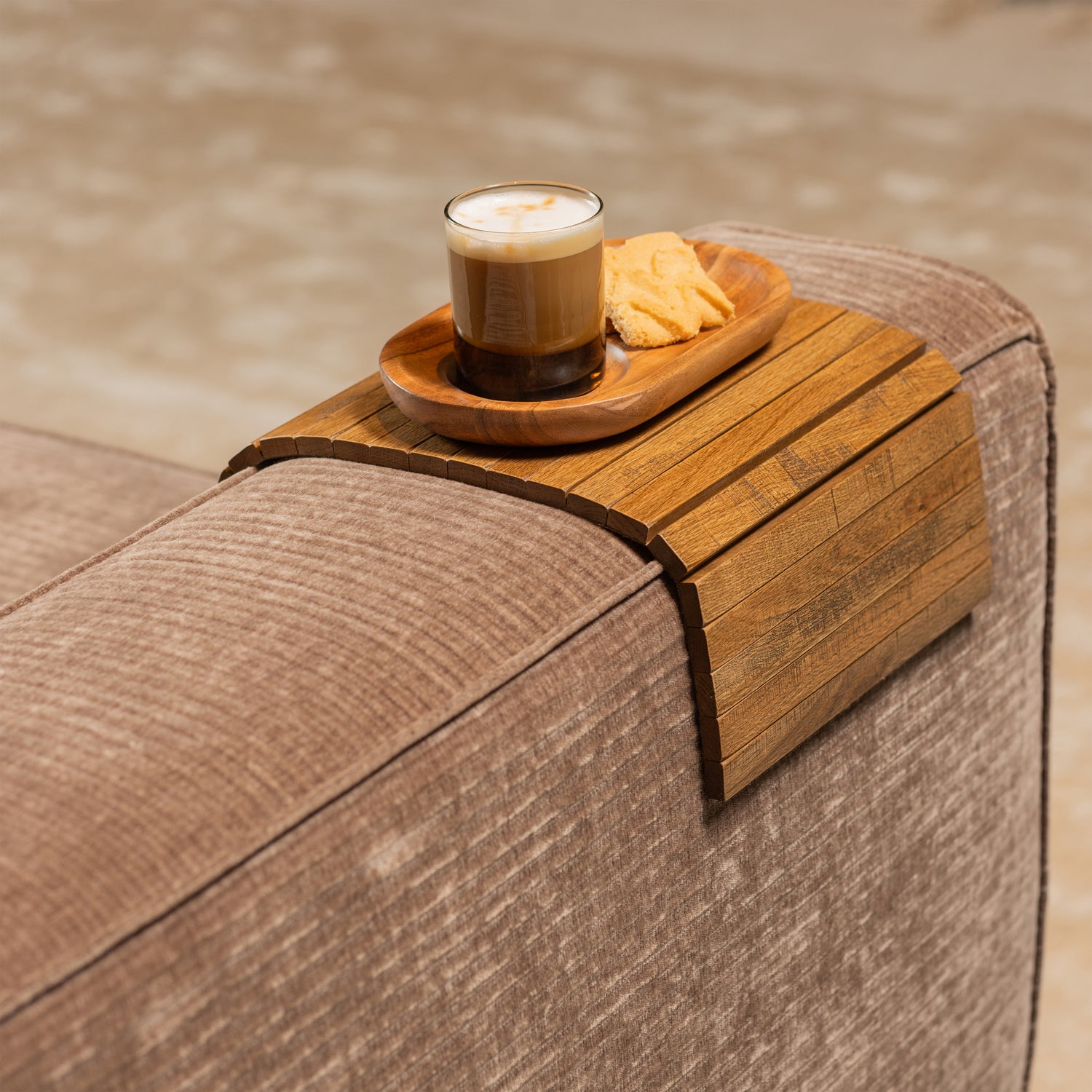 372406-A-374052-N-01_SF_FA_Armleuning_flexibel_dienblad_XL_eiken_antique_finish_Josje_plateau_VIERKANT.jpg?auto=webp&format=png&width=1500&height=1500