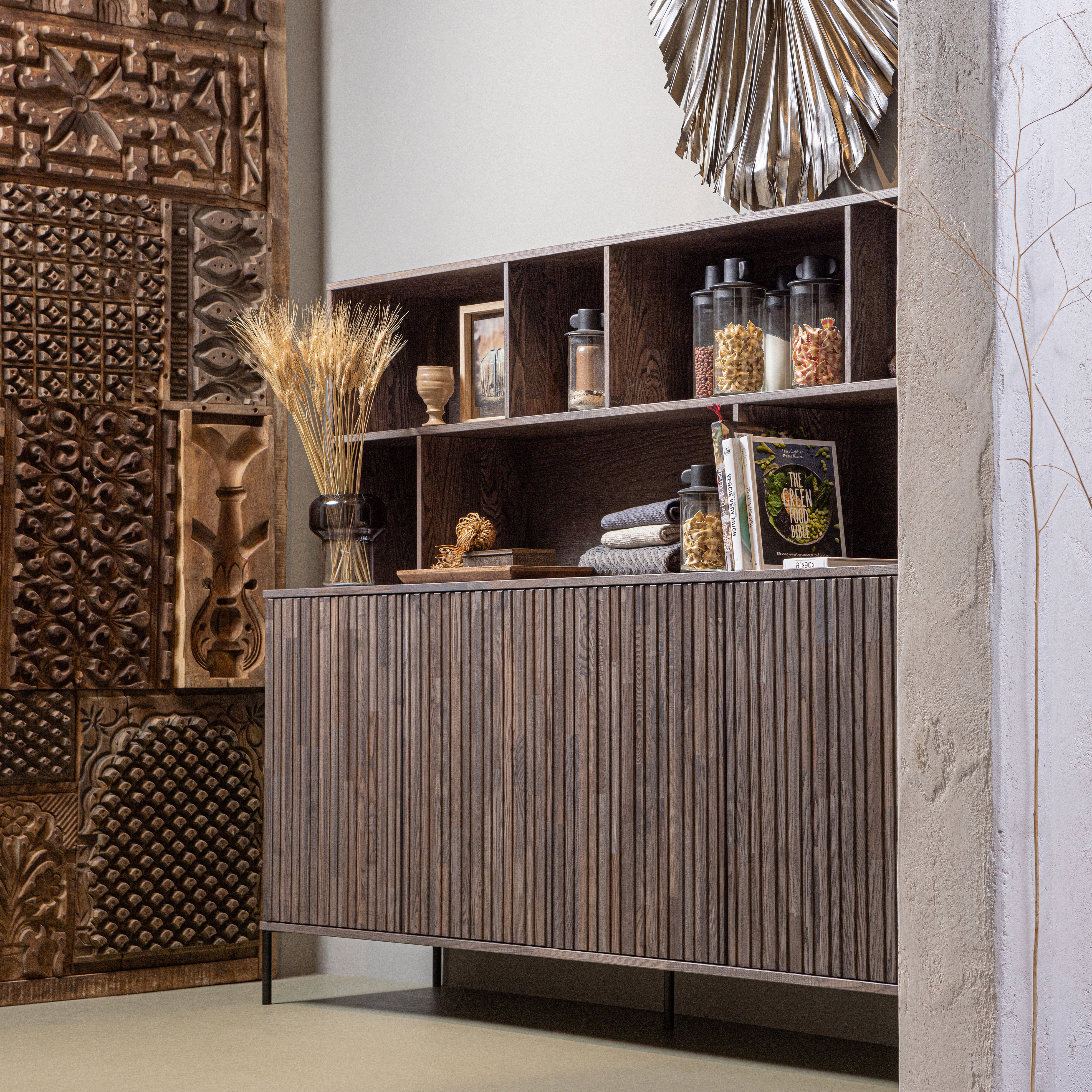 373585-E-377260-Z-01_SF_WE_New_Gravure_wandkast_essen_espresso_Jaxx_vaas_O15cm_VIERKANT.jpg?auto=webp&format=png&width=1500&height=1500