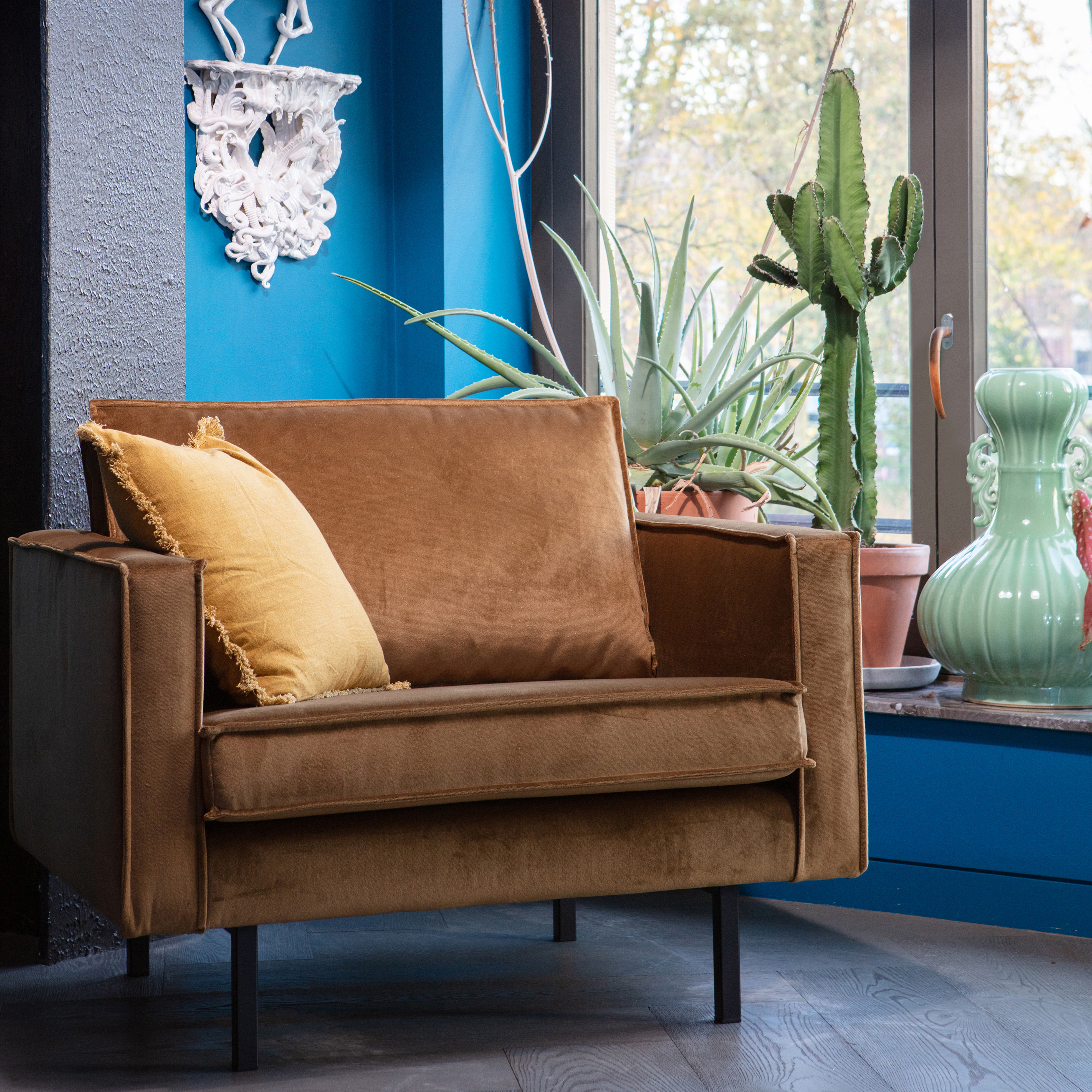 800541-14-800090-M-01_SF_BP_Rodeo_fauteuil_honing_geel_Tassel_kussen_mosterd_VIERKANT.jpg?auto=webp&format=png&width=1500&height=1500