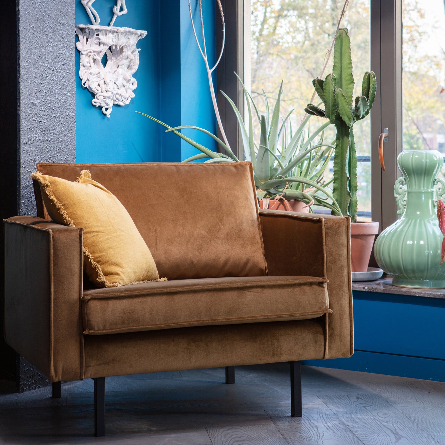 800541-14-800090-M-01_SF_BP_Rodeo_fauteuil_honing_geel_Tassel_kussen_mosterd_VIERKANT.jpg?auto=webp&format=png&width=1500&height=1500