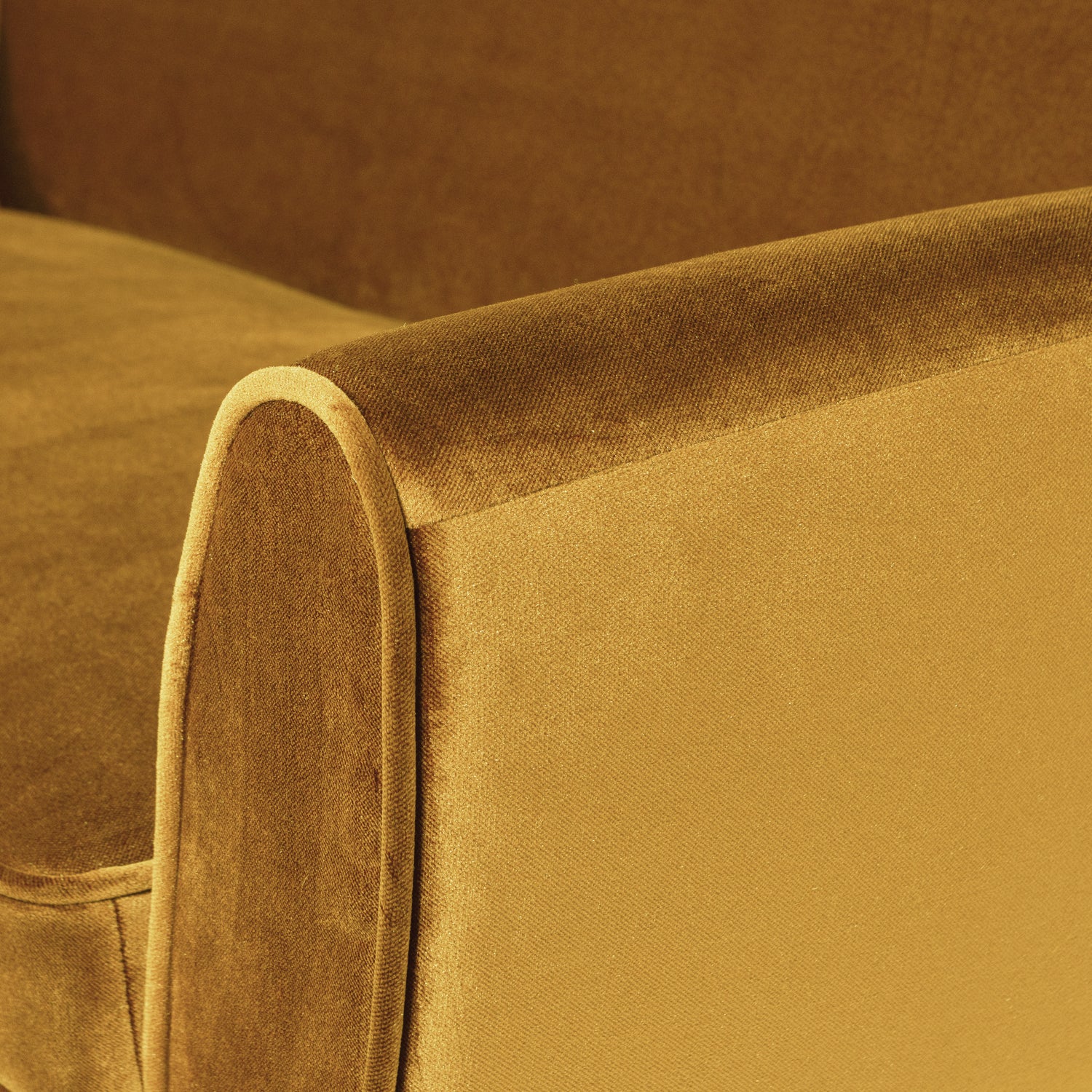 340451-O_04_VS_Rocco_bank_187cm_velvet_okergeel_C1.png?auto=webp&format=png&width=1500&height=1500