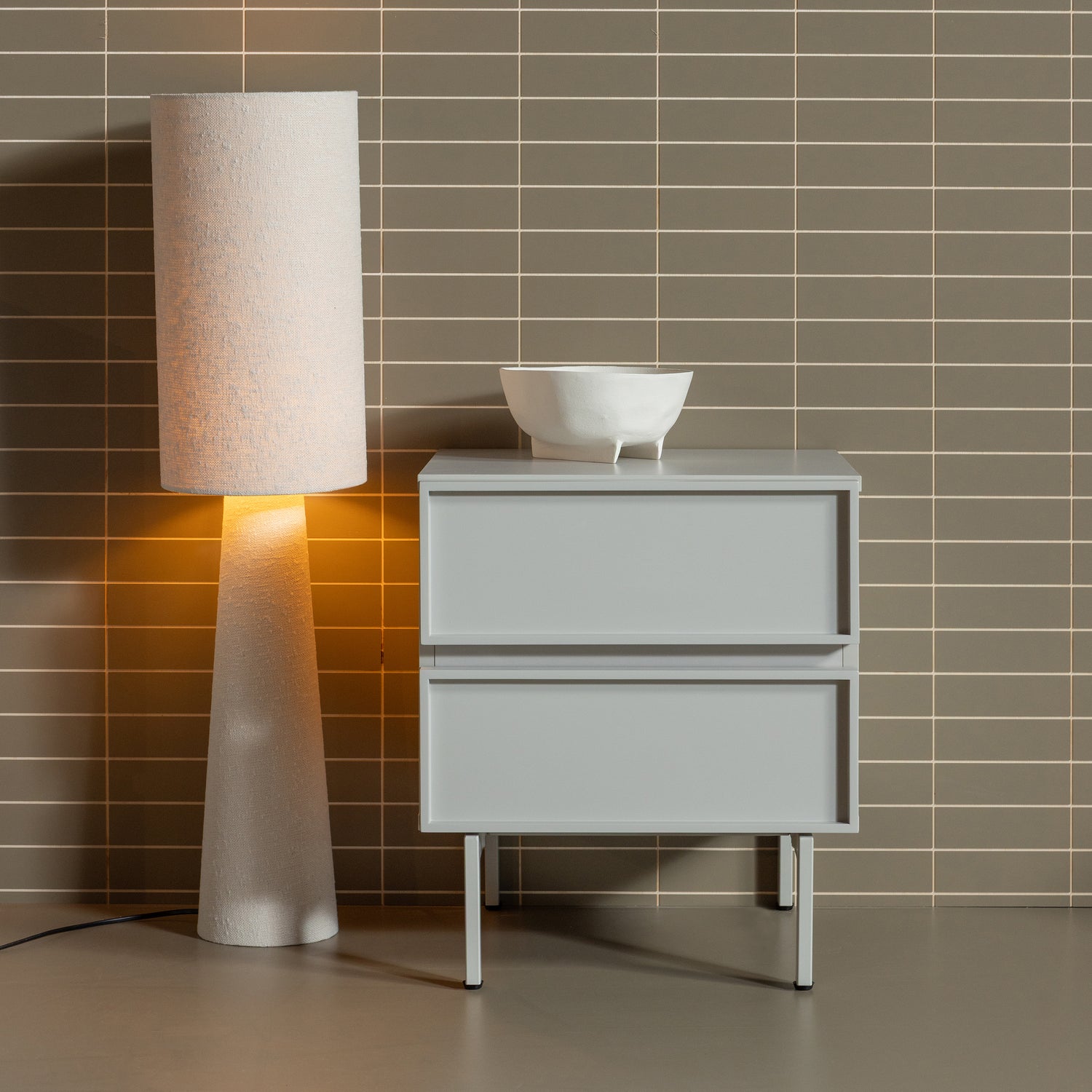 377548-Z-01_SF_ES_Tours_nachtkastje_2_lades_melamine_mdf_zand_vierkant.png?auto=webp&format=png&width=1500&height=1500