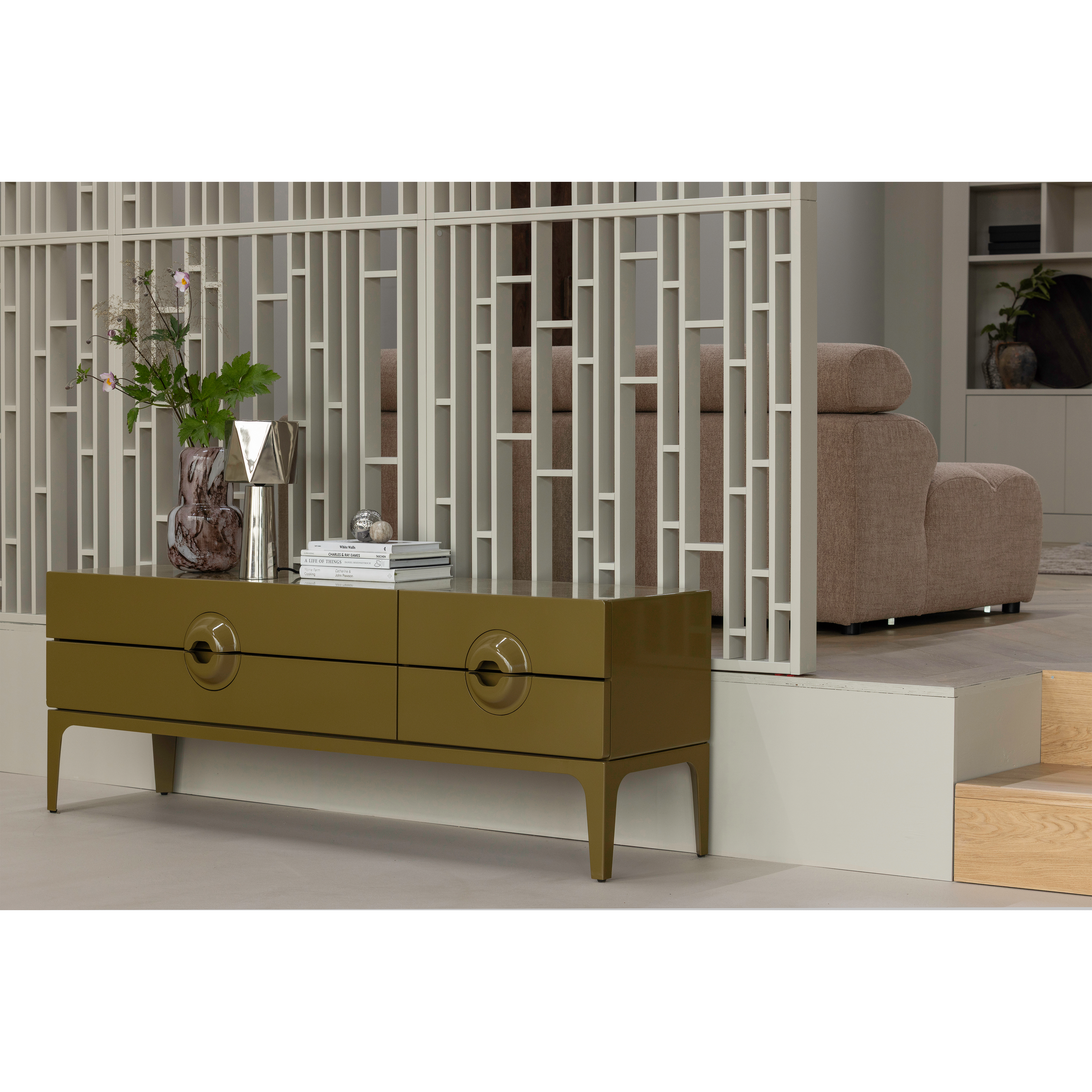 377622-C-377574-B-375103-H-02_SF_WP_Merge_tv_meubel_Rea_Tafellamp_Monika_handgevormde_vaas.png?auto=webp&format=png&width=1500&height=1500